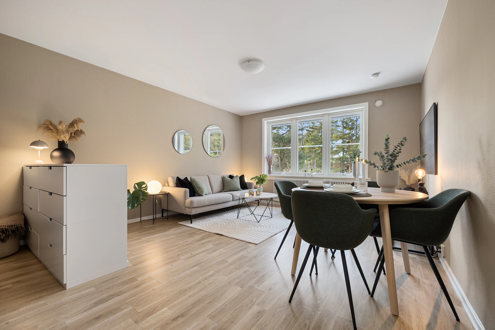 A living room filled with furniture and a dining room table
