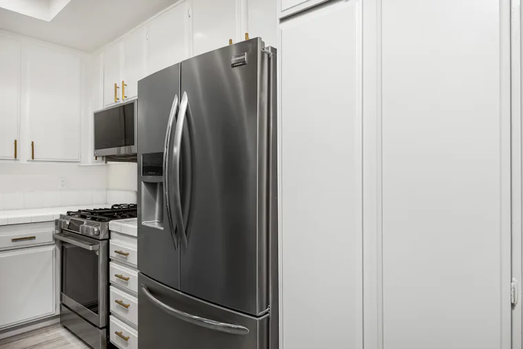 Kitchen with overhead range hood in an Ann Arbor home