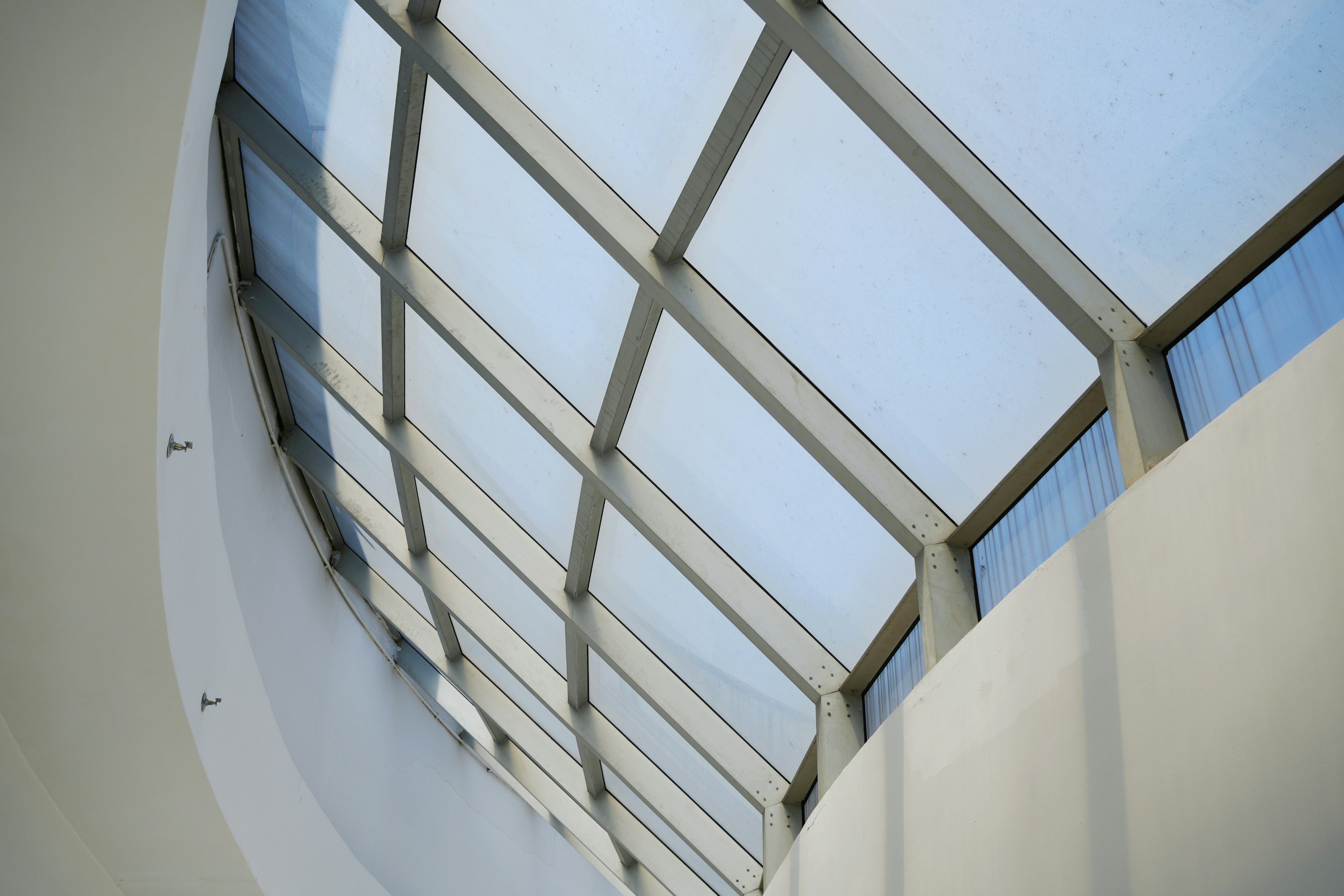 A building with a skylight in the middle of it