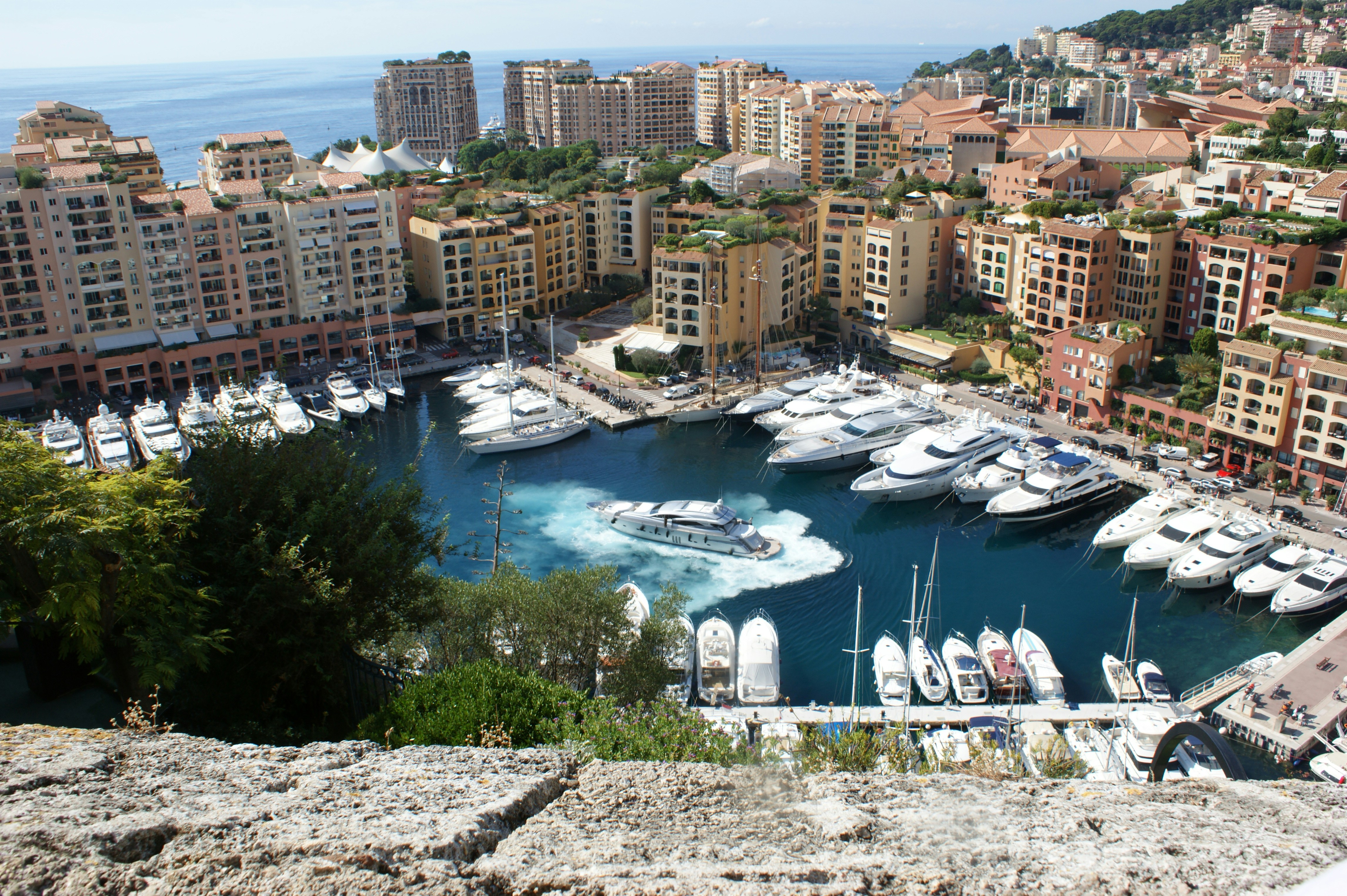 Stay online in the Monaco with a prepaid eSIM from eSIMlii. Instant activation, no roaming charges, and reliable coverage.