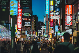 A city street filled with lots of neon signs