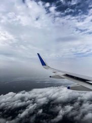 A view of the wing of an airplane in the sky