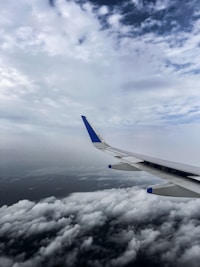 A view of the wing of an airplane in the sky