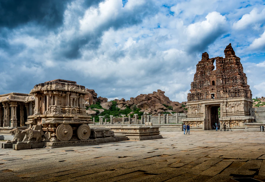 Hampi: the Vijayanagara ruins and the boulders