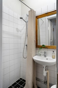 Badkamer verstopt - badkamerafvoer ontstoppen