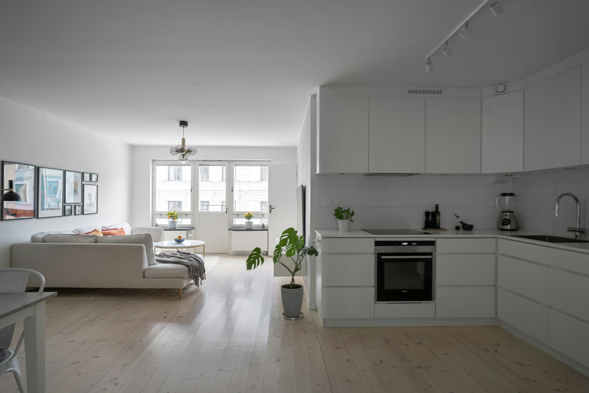 A living room filled with furniture and a kitchen