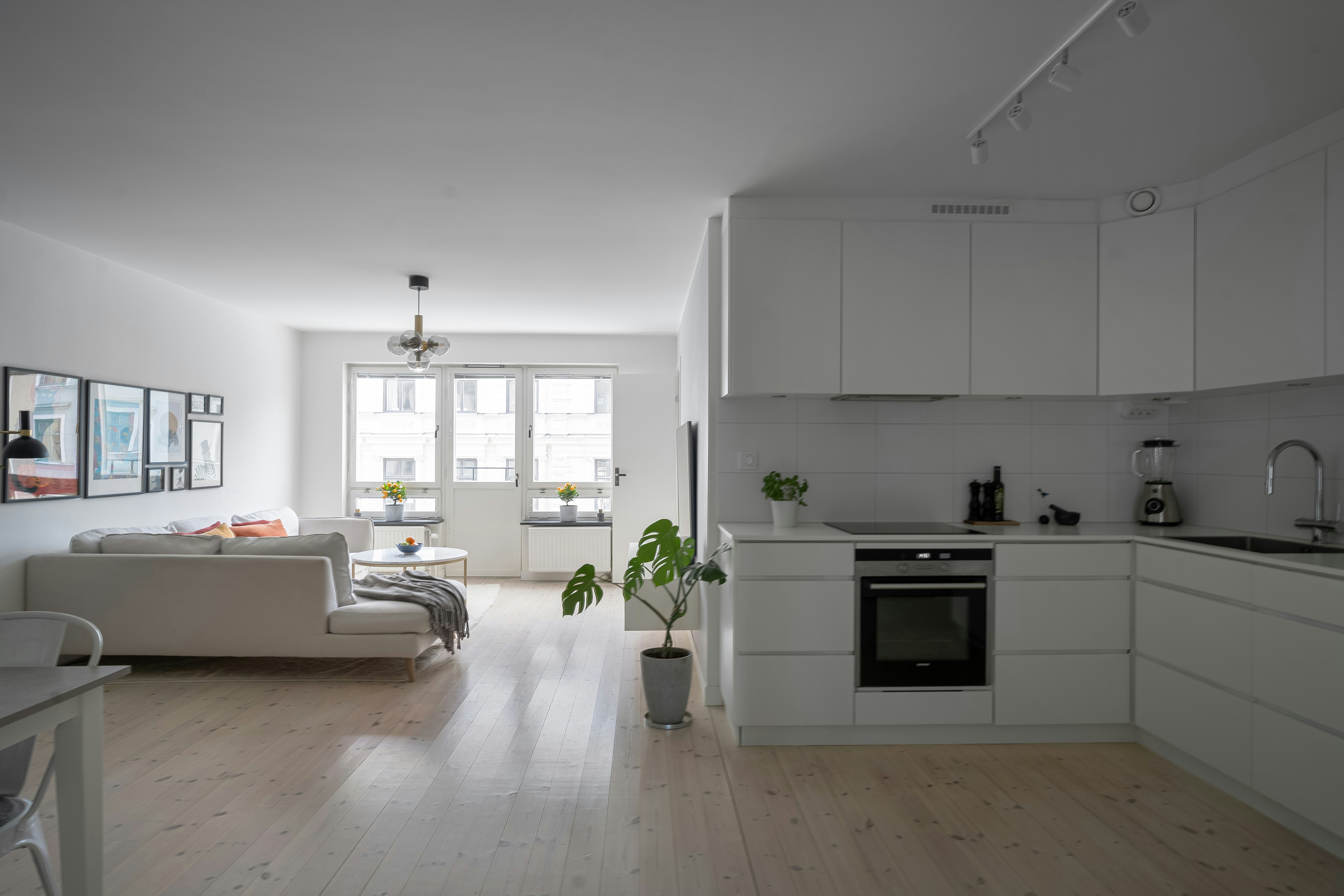 A living room filled with furniture and a kitchen