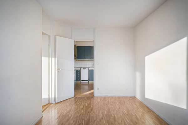 Empty room with white walls and wood floor