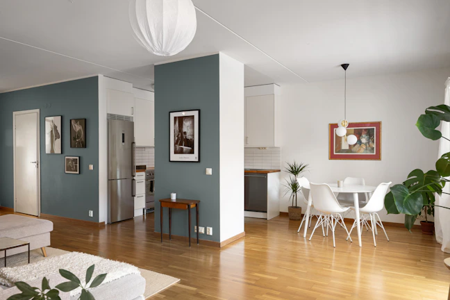 A living room filled with furniture and a dining room table