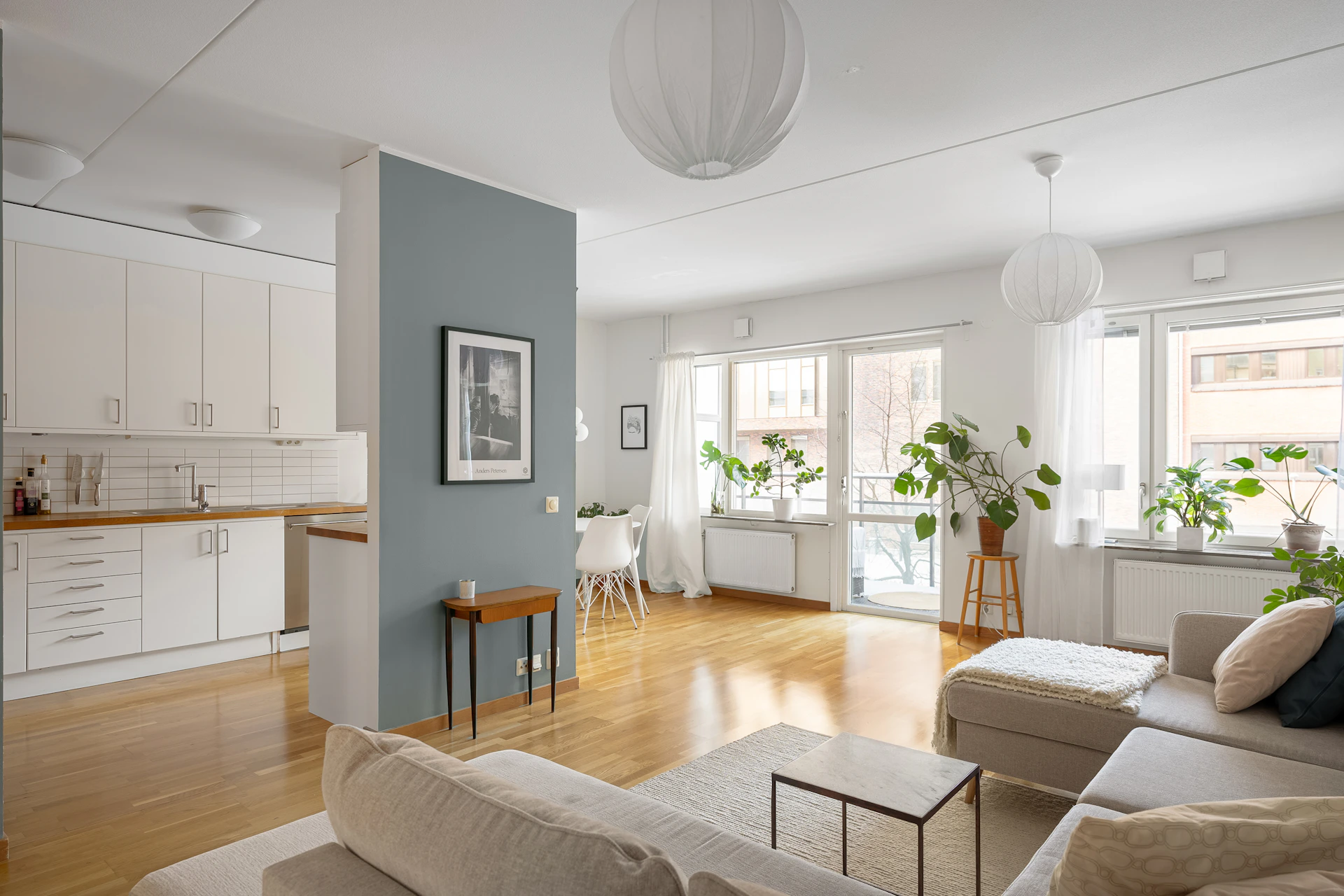A living room filled with furniture and lots of windows
