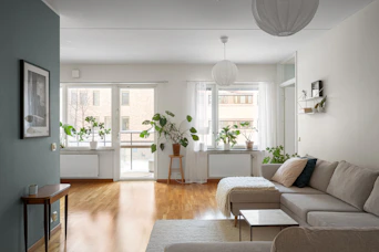 A living room filled with furniture and lots of windows