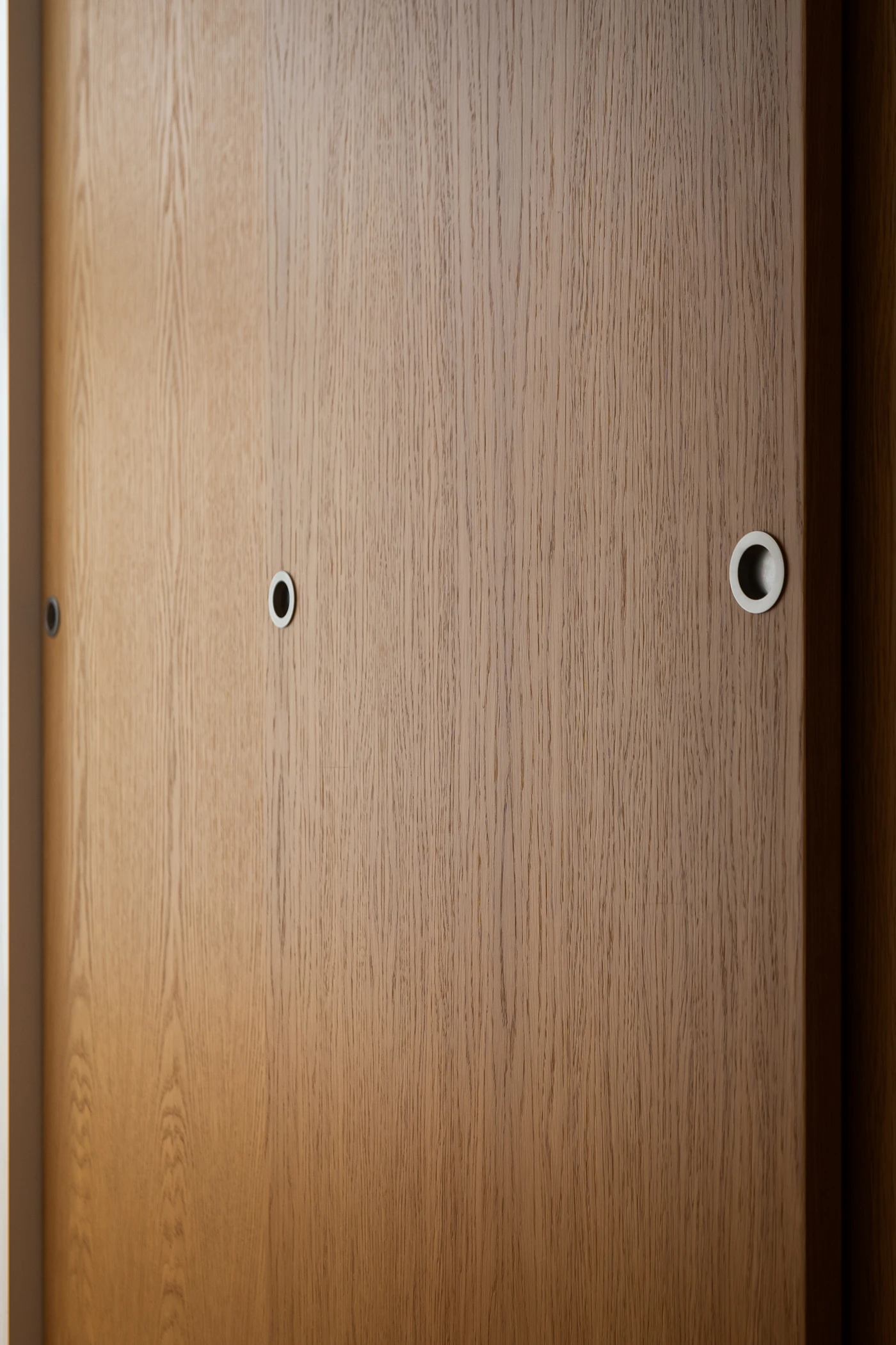 A wooden door slab with the cross bore and edge bore already cut