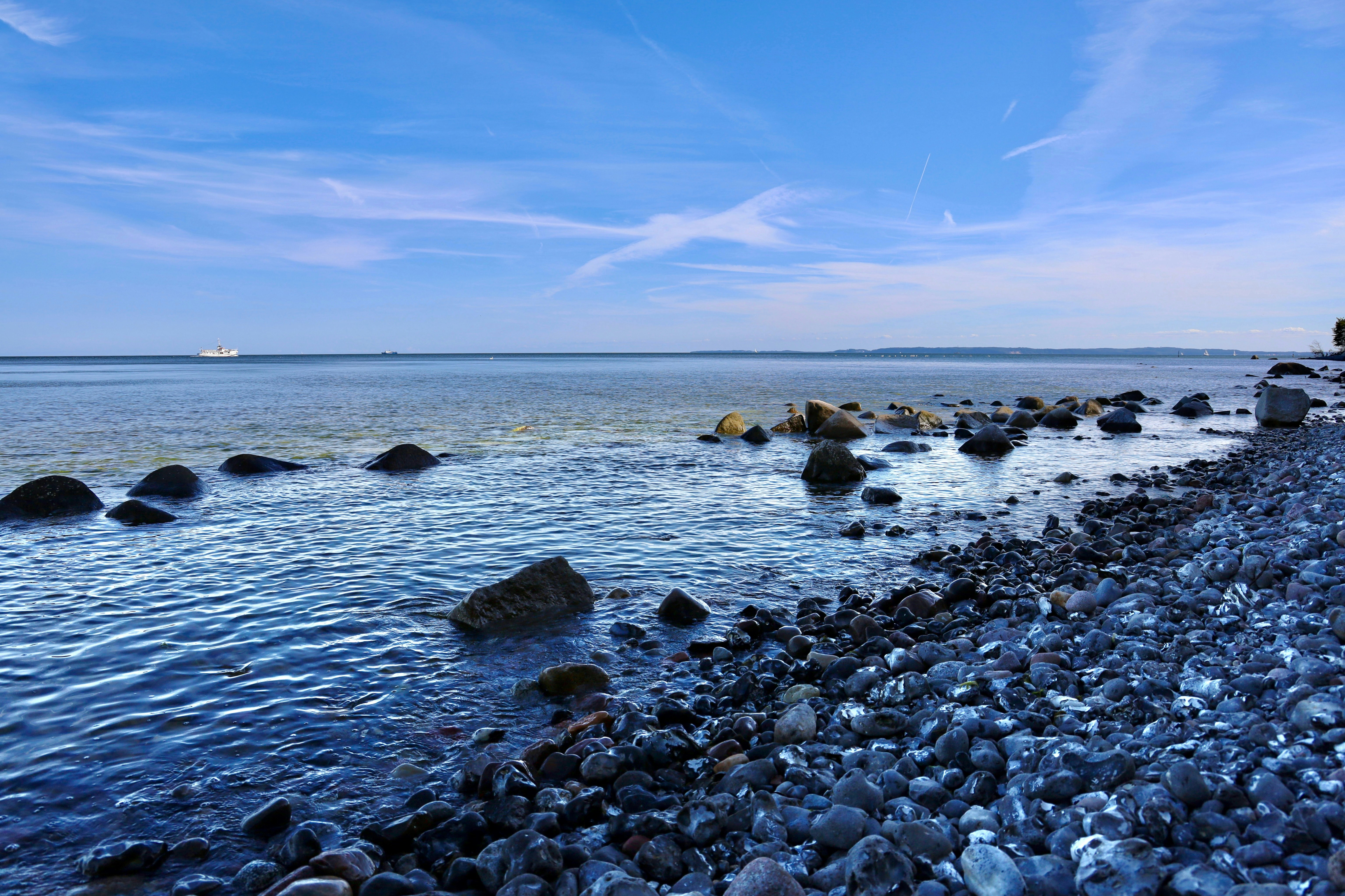 Photo by maximilian_brand