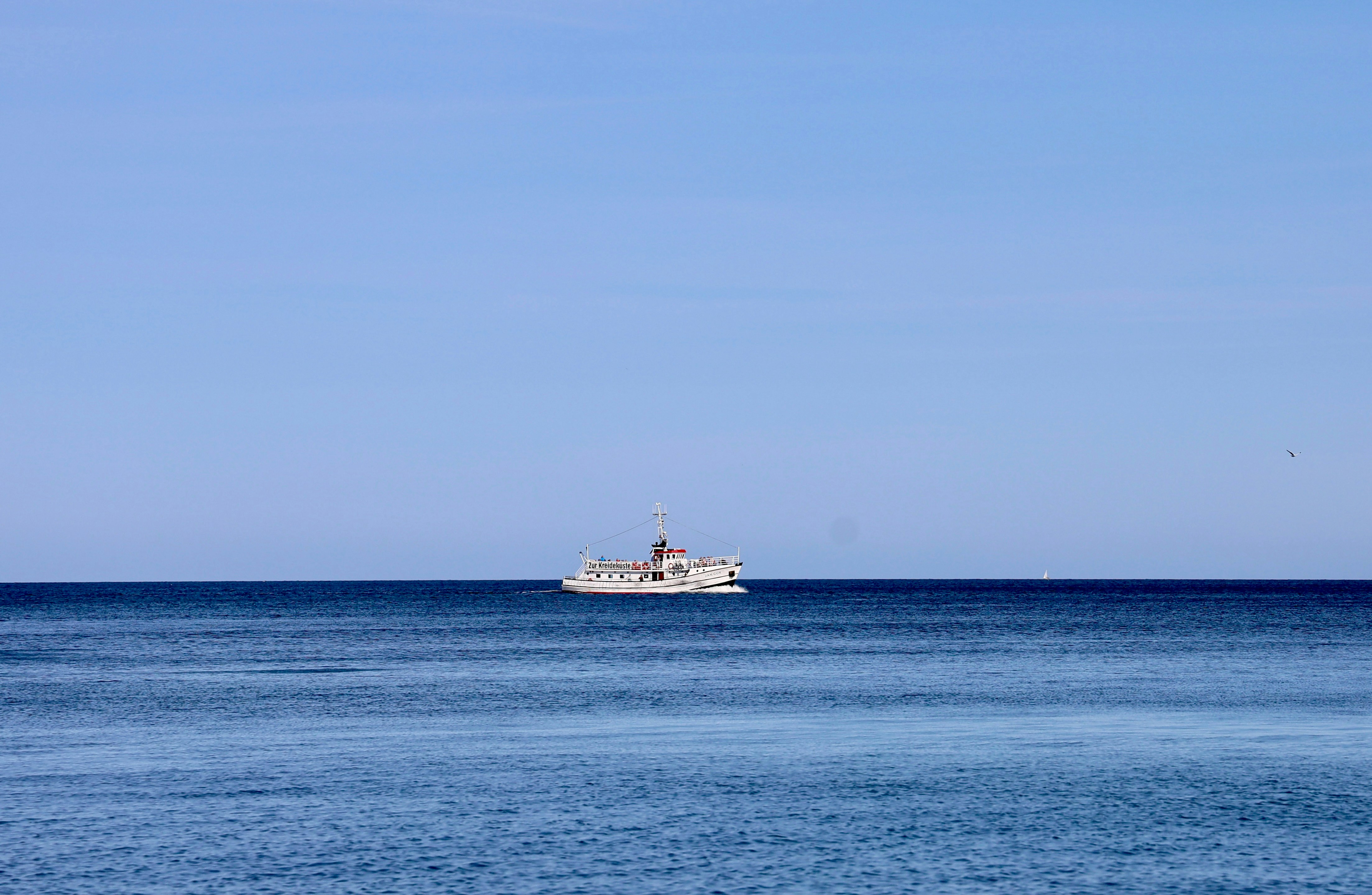 Photo by maximilian_brand