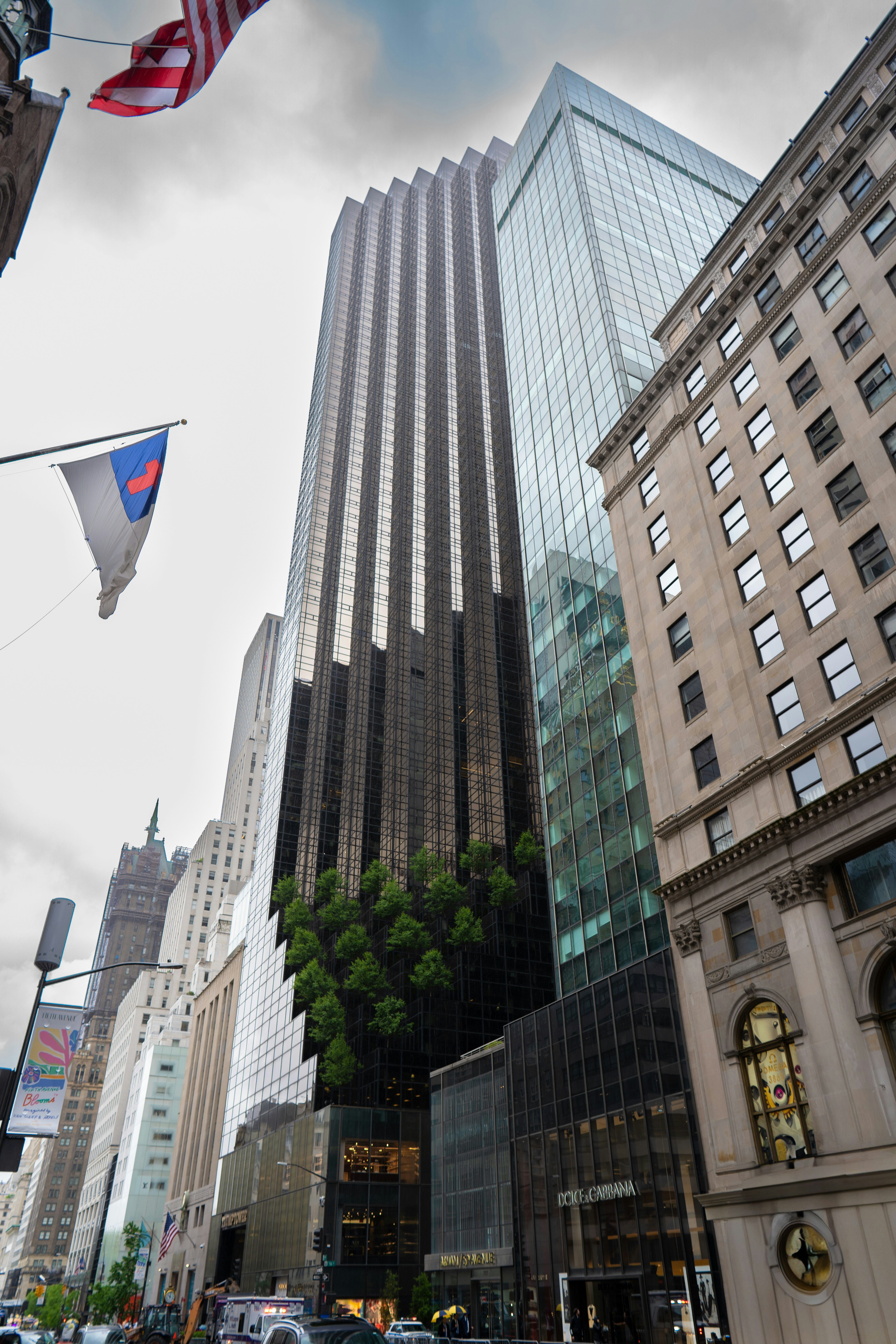 A city street filled with tall buildings and traffic