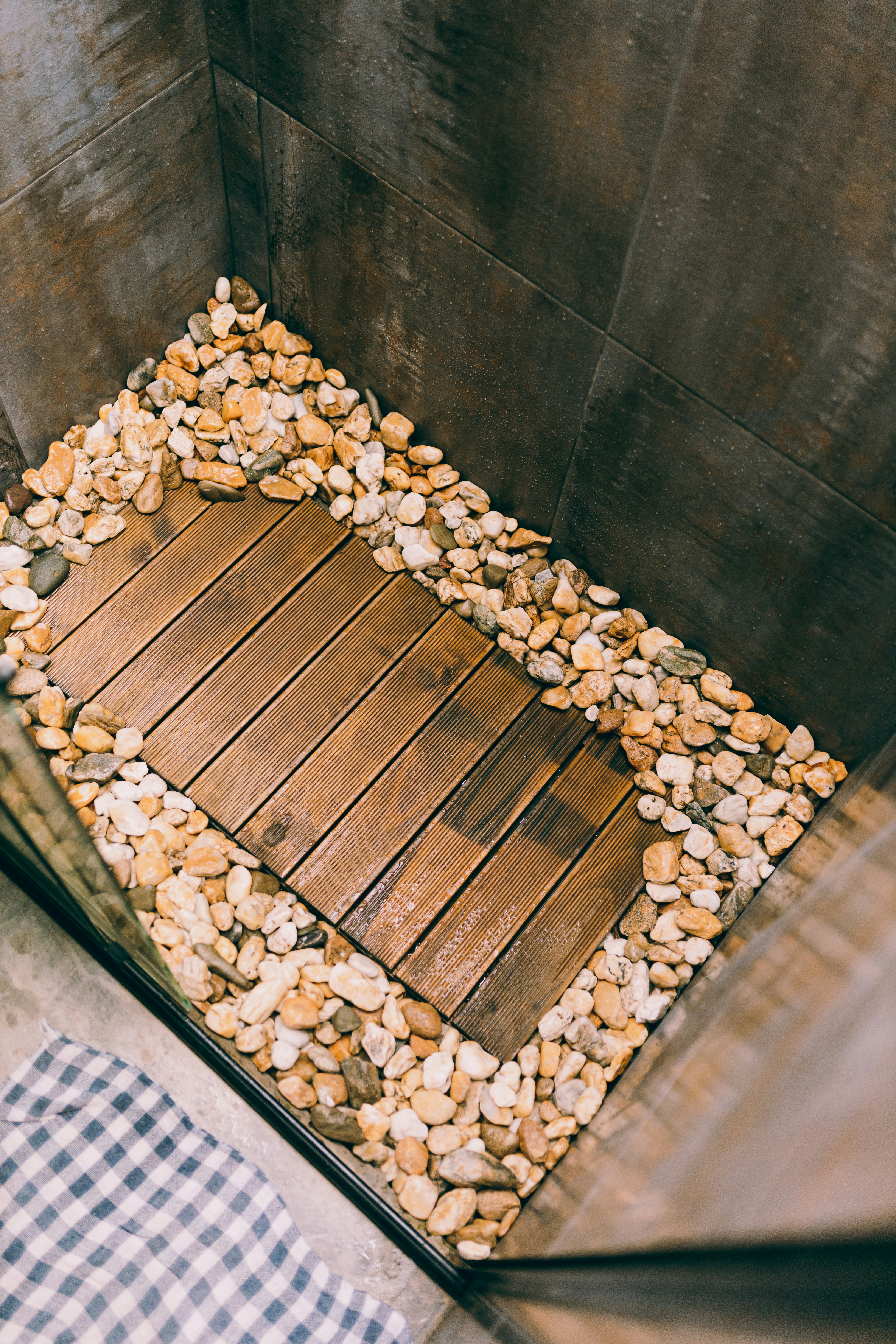 Installing a sauna heater and placing stones