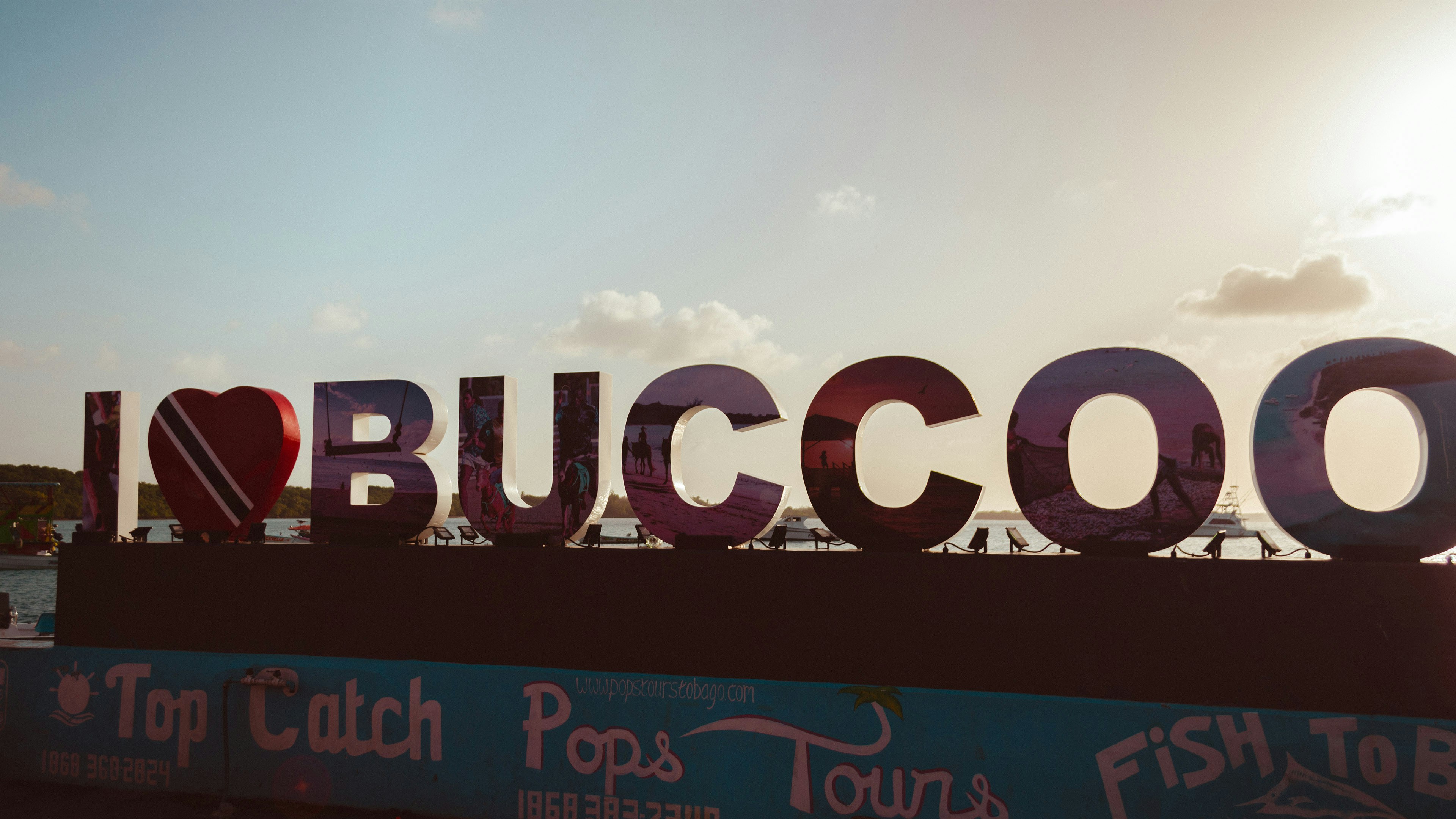 A large sign that says i love bucoo