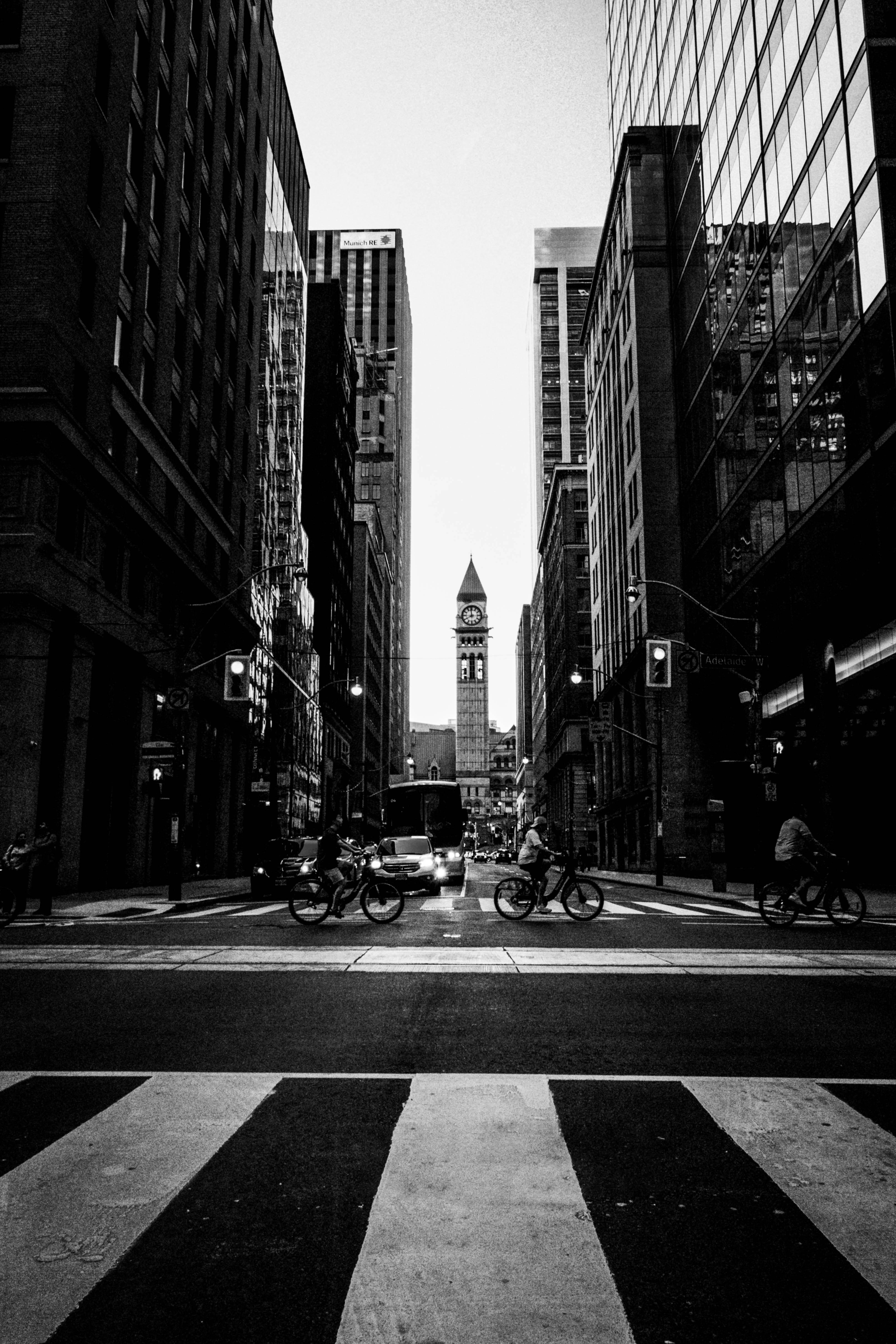 A black and white photo of a city street