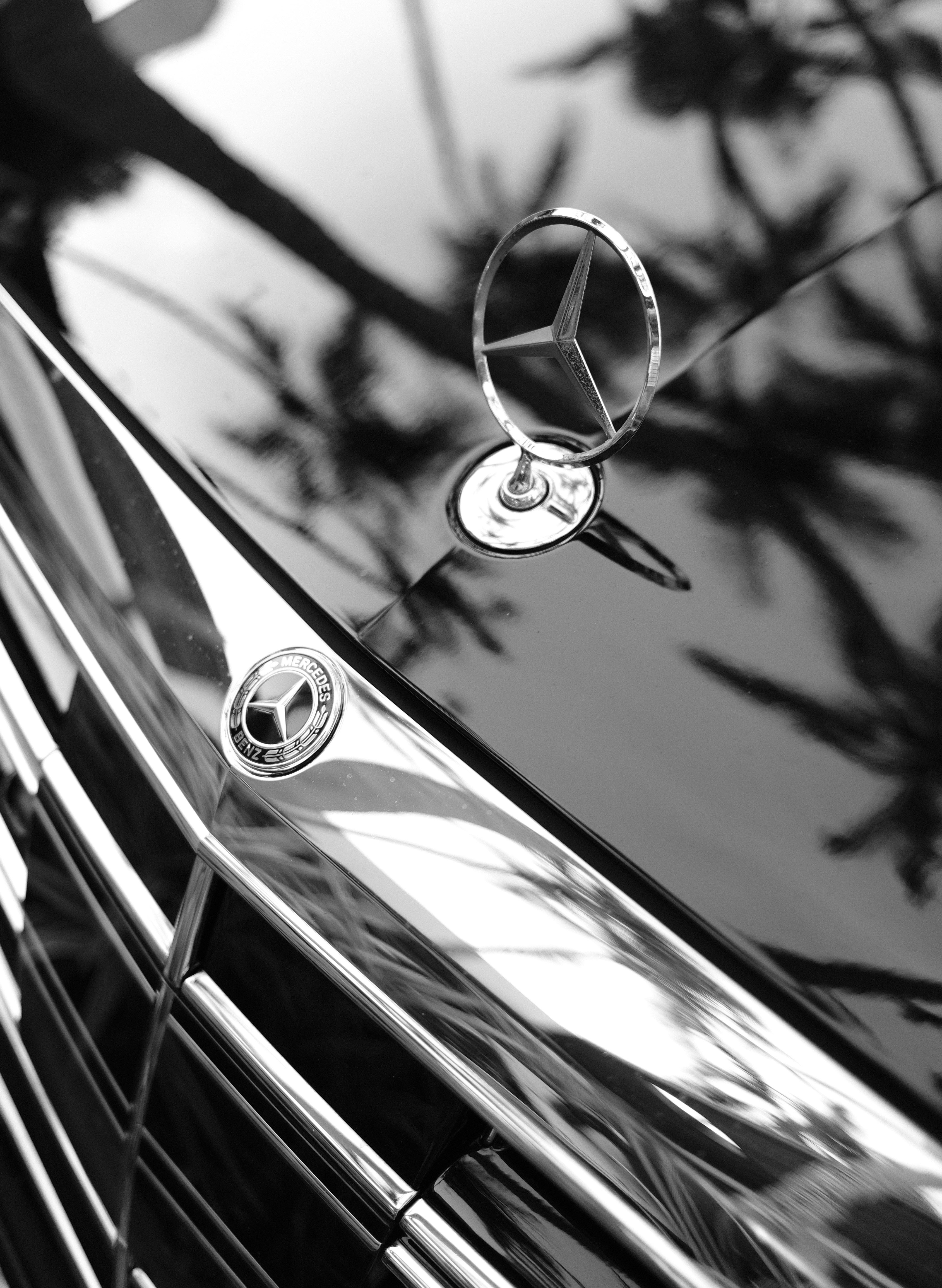 luxury car interior, sleek, ilustrasi artikel Mercedes-Maybach S-Class: Opulent Executive Wallpapers for Your Digital Domain 1