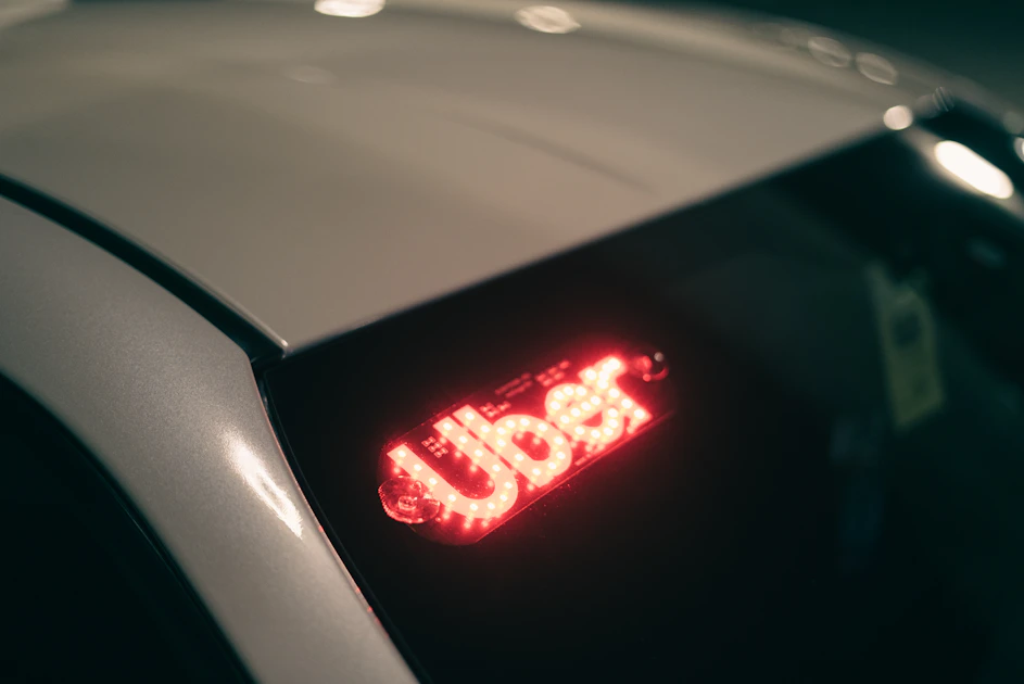 Uber siempre ha querido ser más que un viaje; ahora tiene motivos para darse prisa