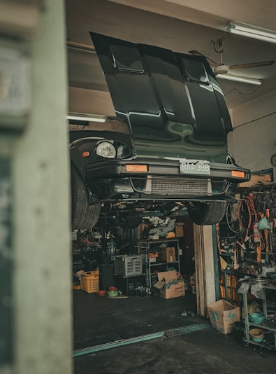 A car that is sitting on top of a lift