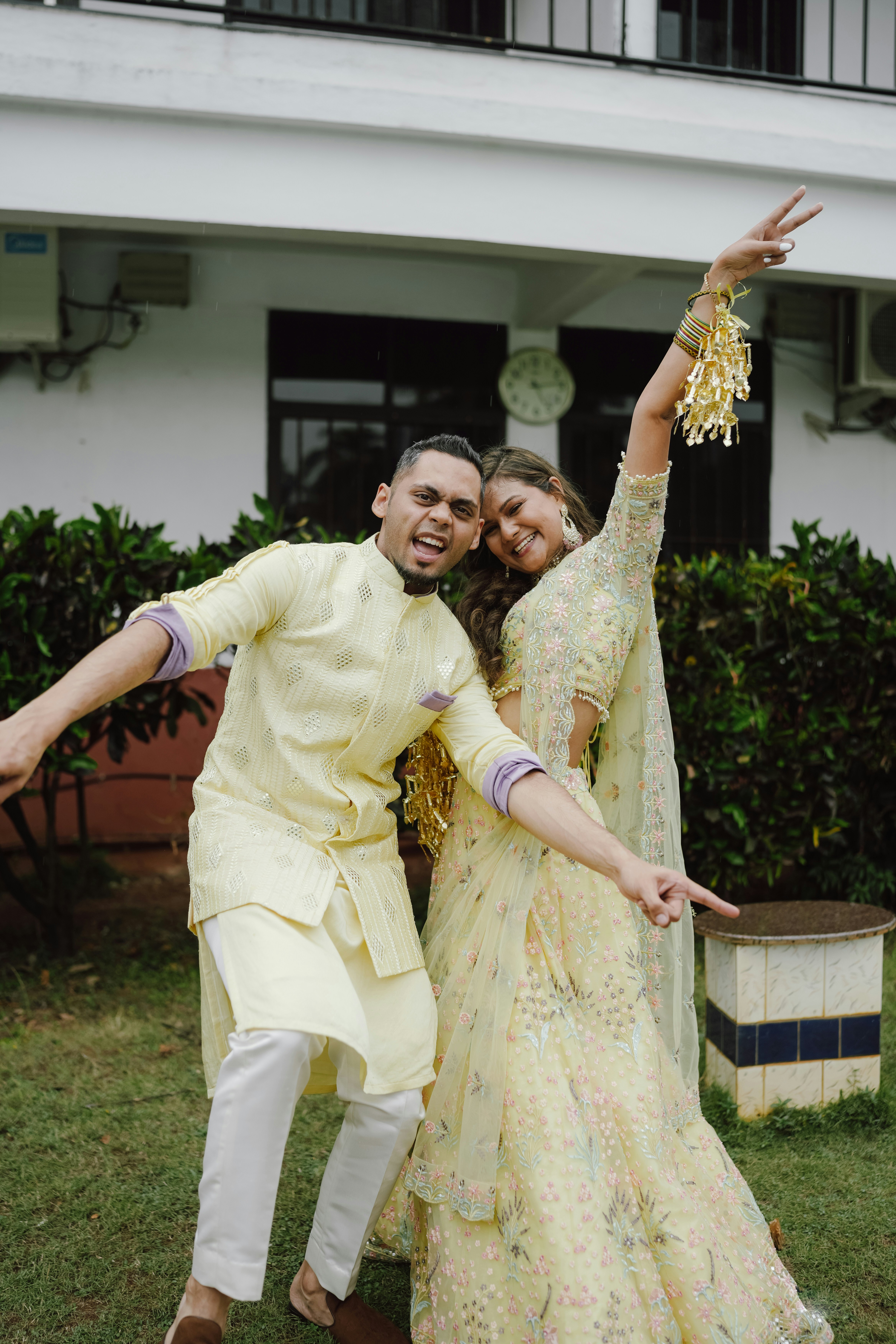 Micro-Events: How Airport Pop-Ups and Lounge Economies Are Changing Destination Weddings (2026 Report)