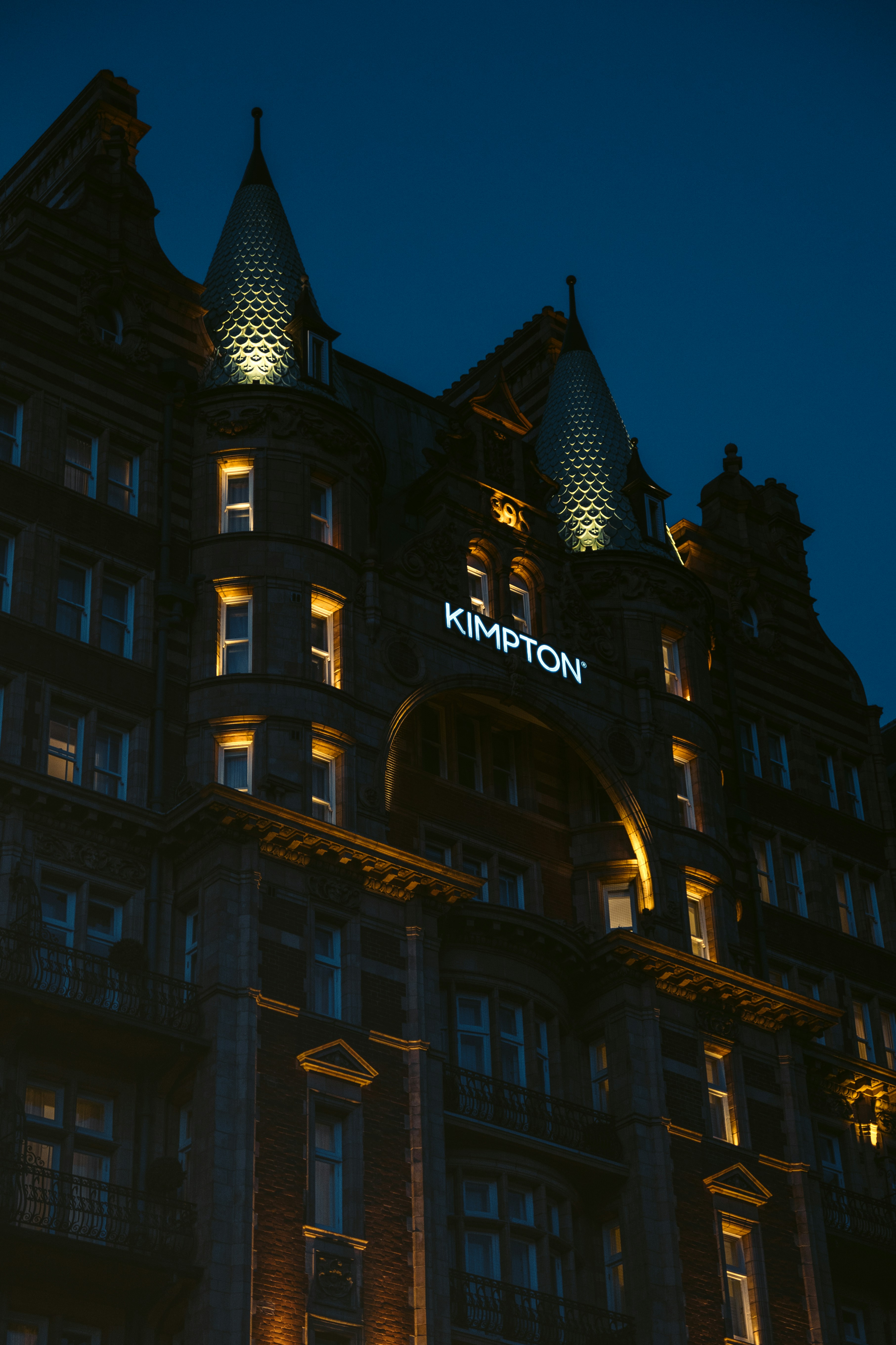 9 Luxury Hotel Brand Comparisons Between Hilton and Marriott