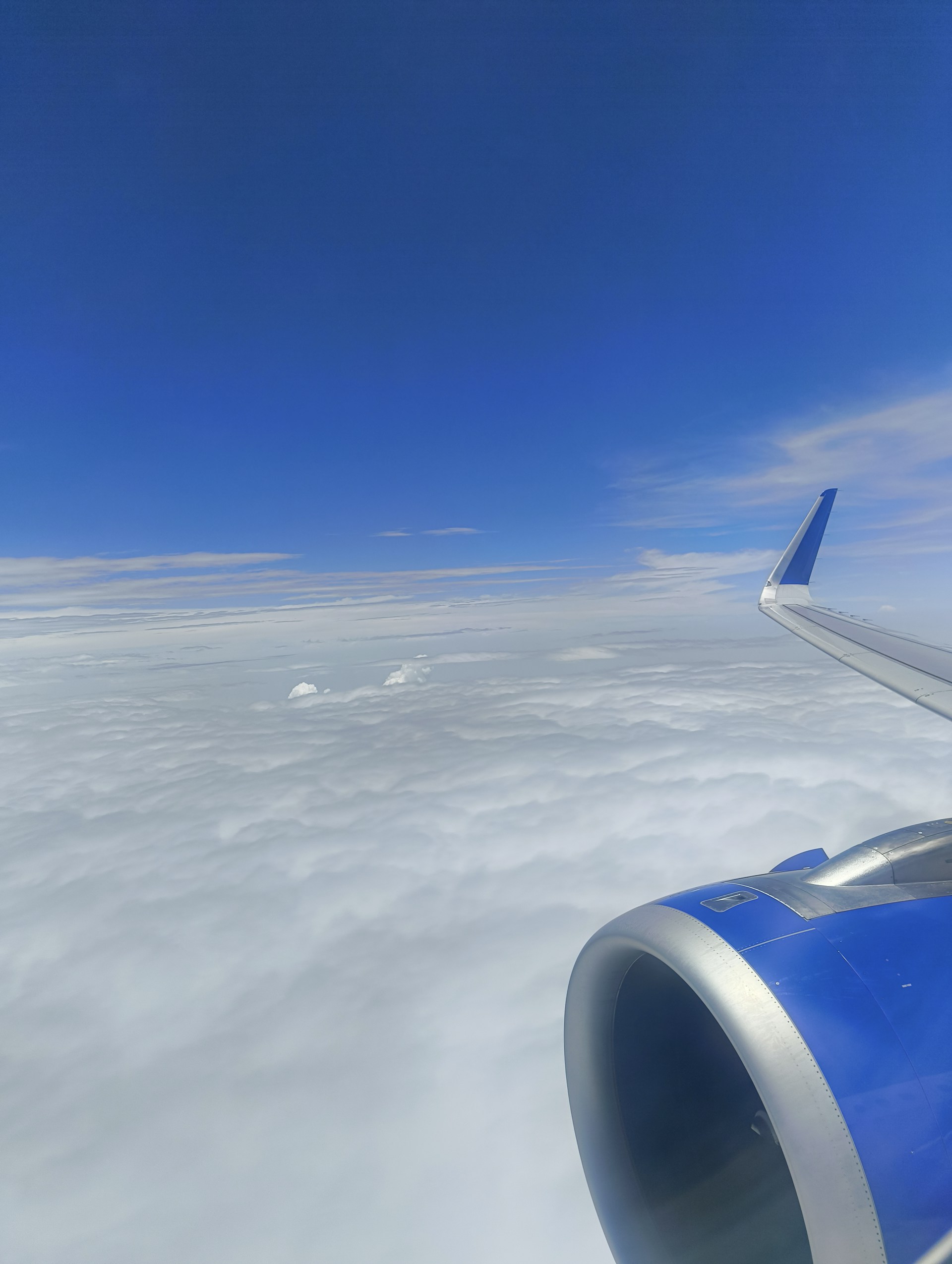 A view of the wing of an airplane in the sky