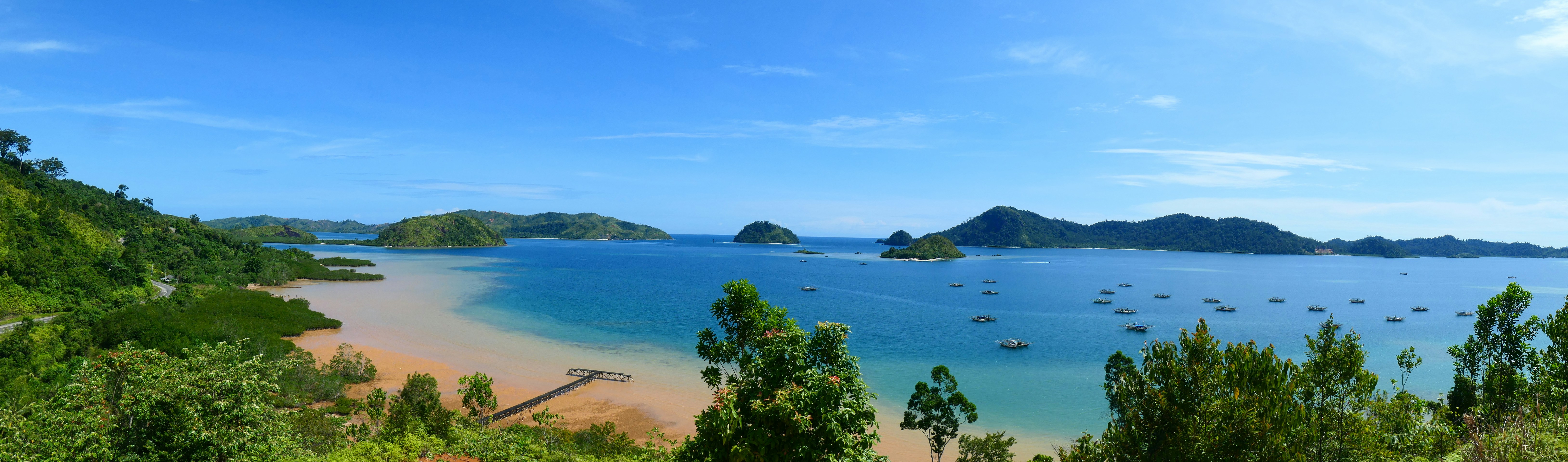 A panoramic view of a beach and a body of water