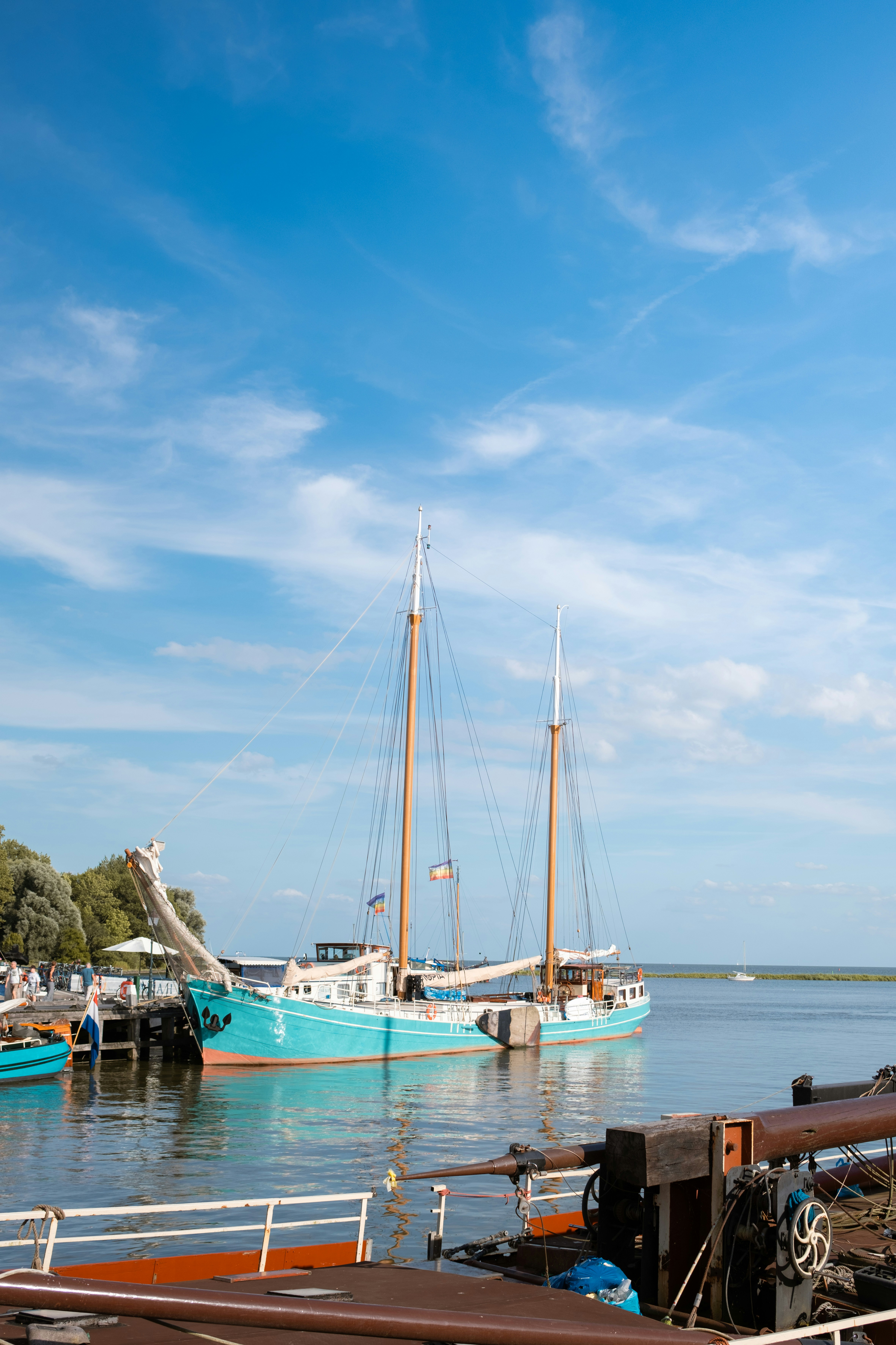 a-group-of-boats-that-are-sitting-in-the-water-iE2bdHb35g4