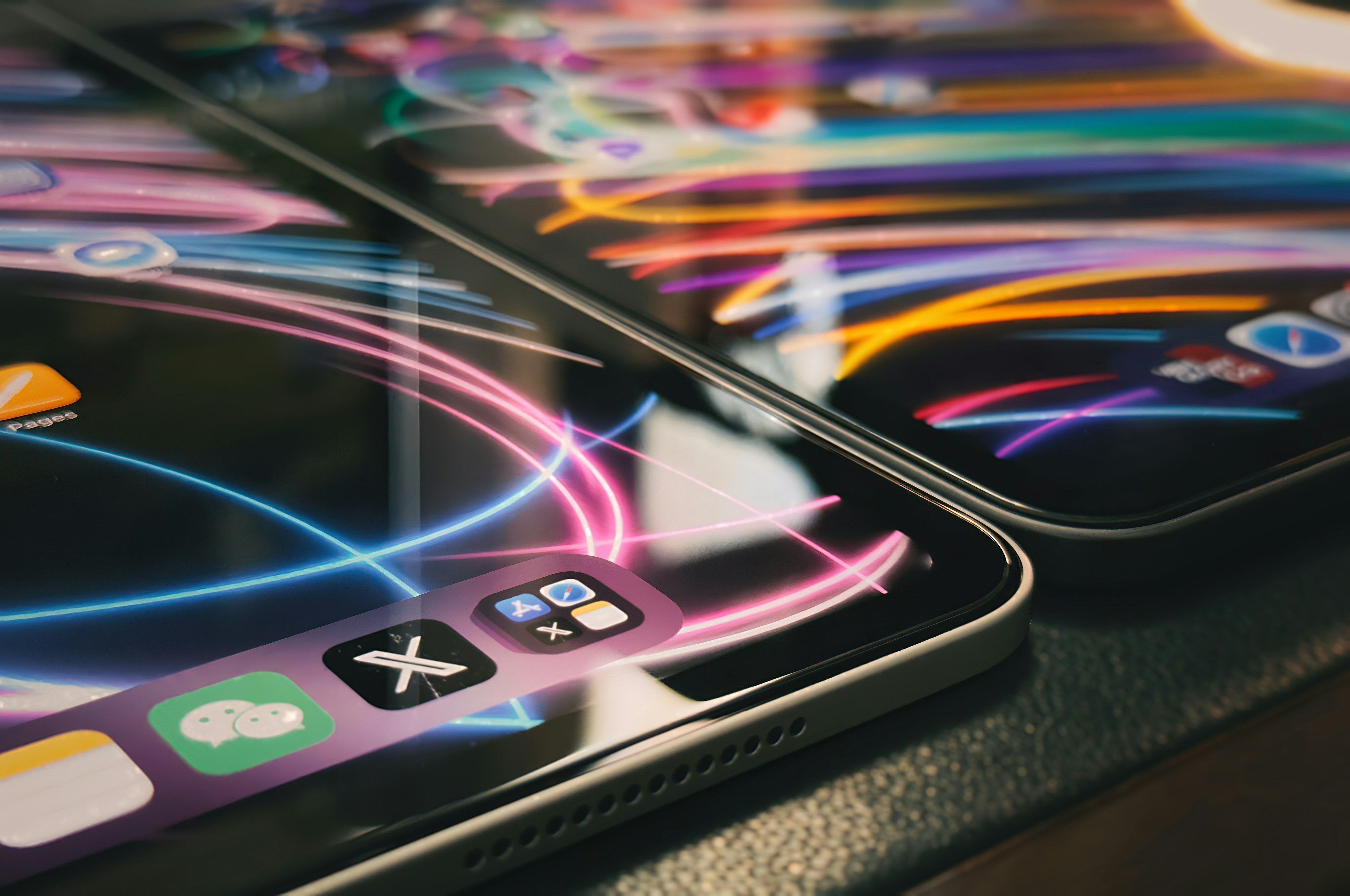 Различные смартфоны с приложениями