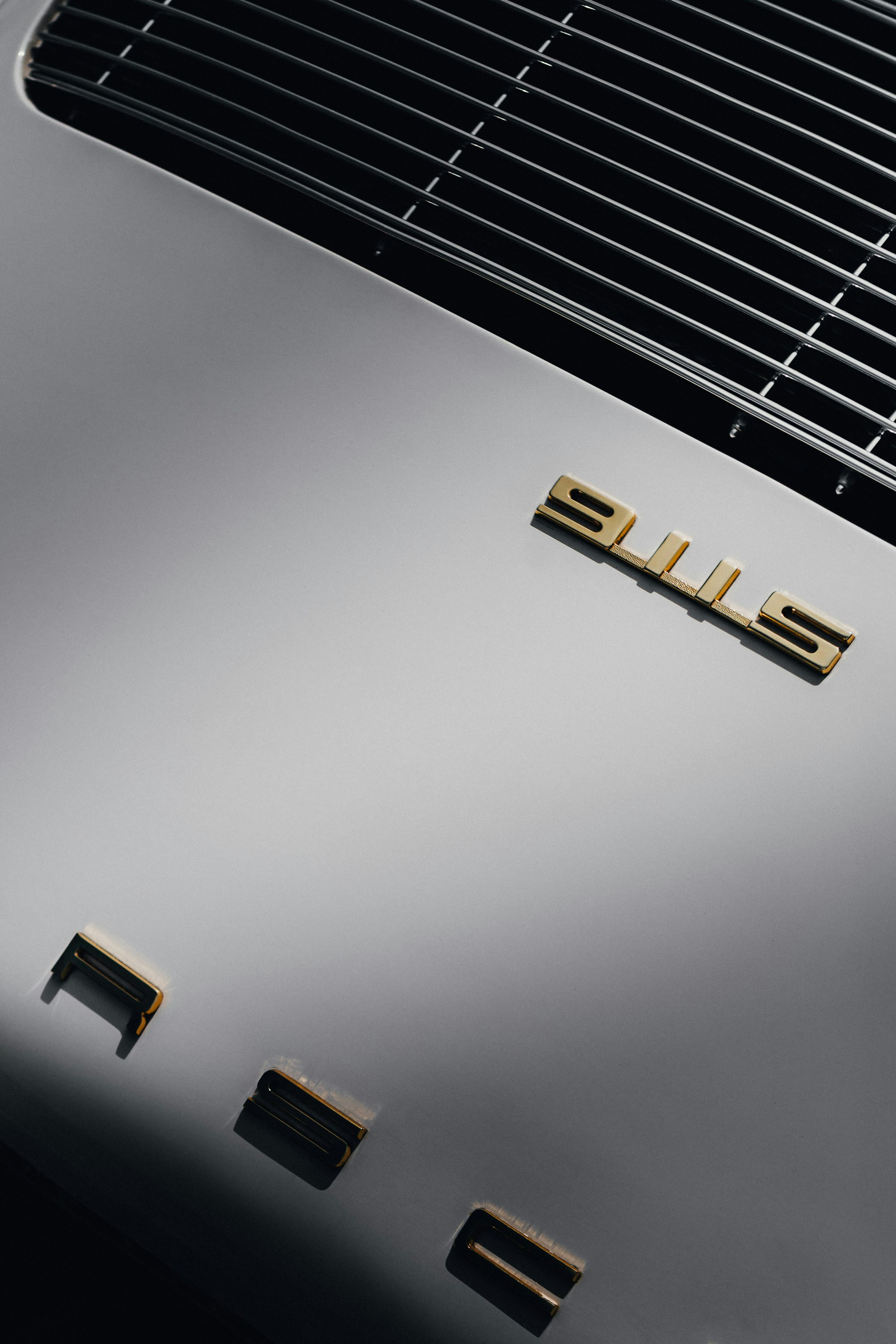 Gros plan de la calandre d’une voiture