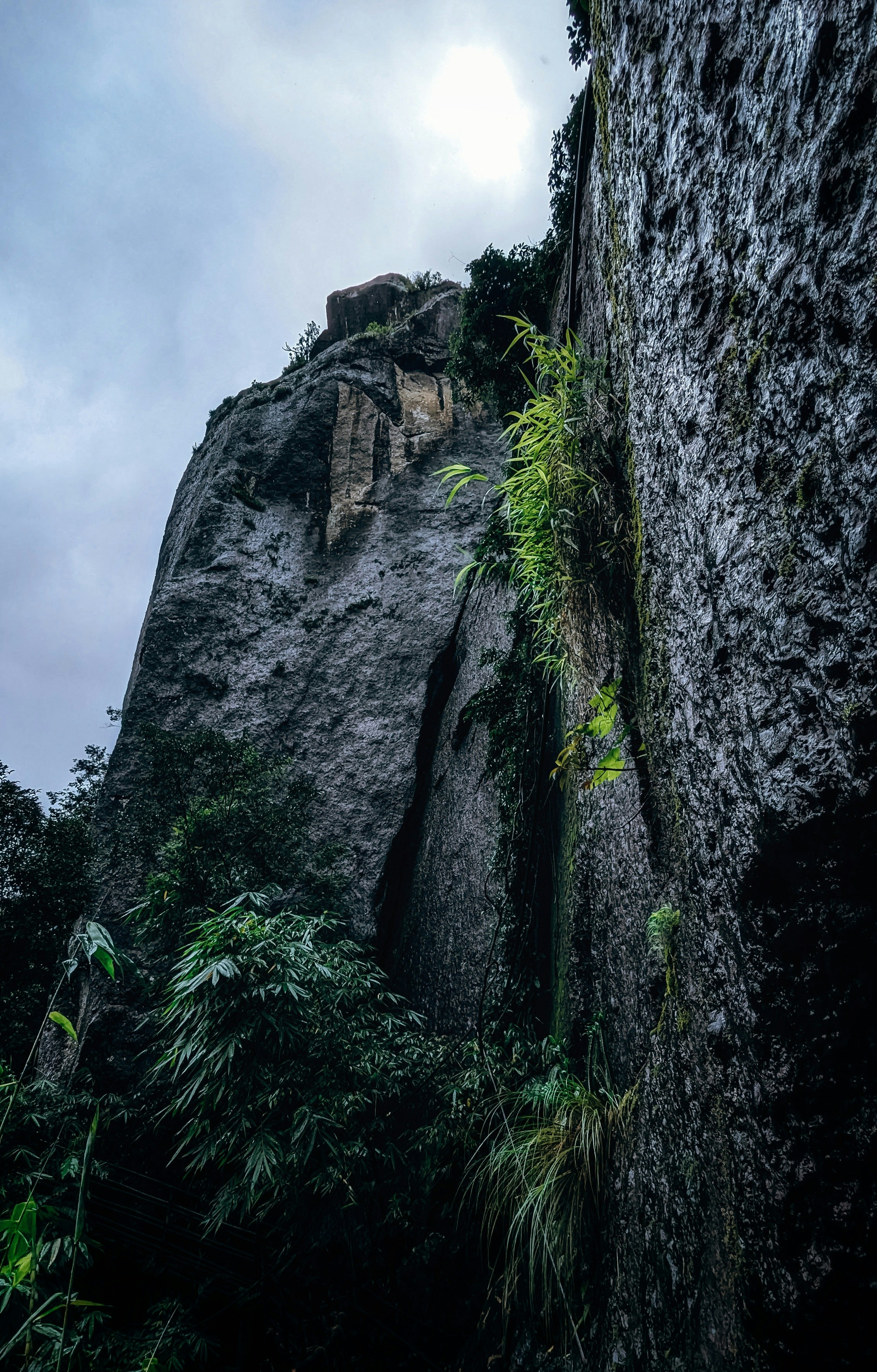 Impressive view of Batu Caves and Lord Murugan statue