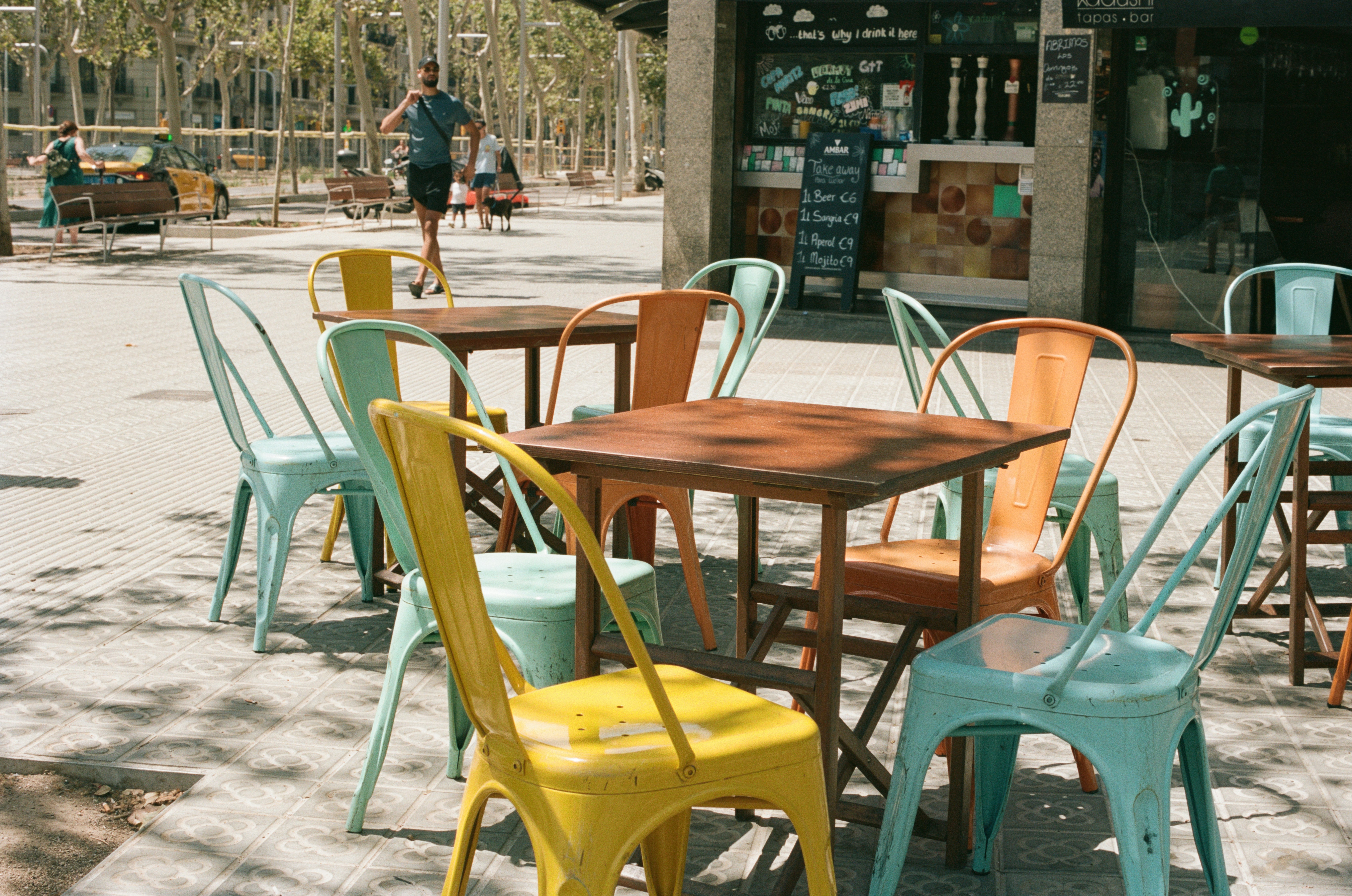 A number of tables and chairs near one another