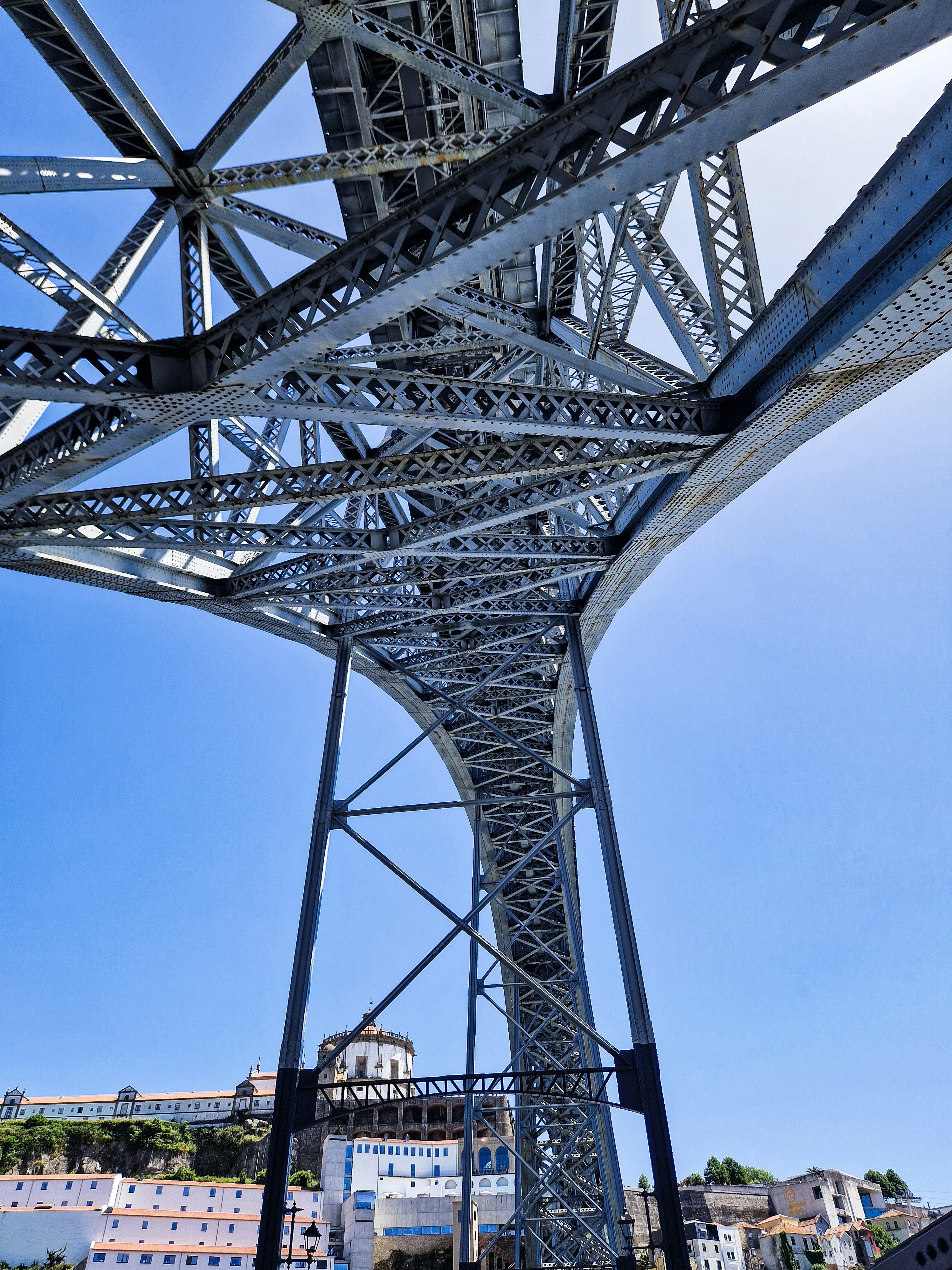 black and white bed linen