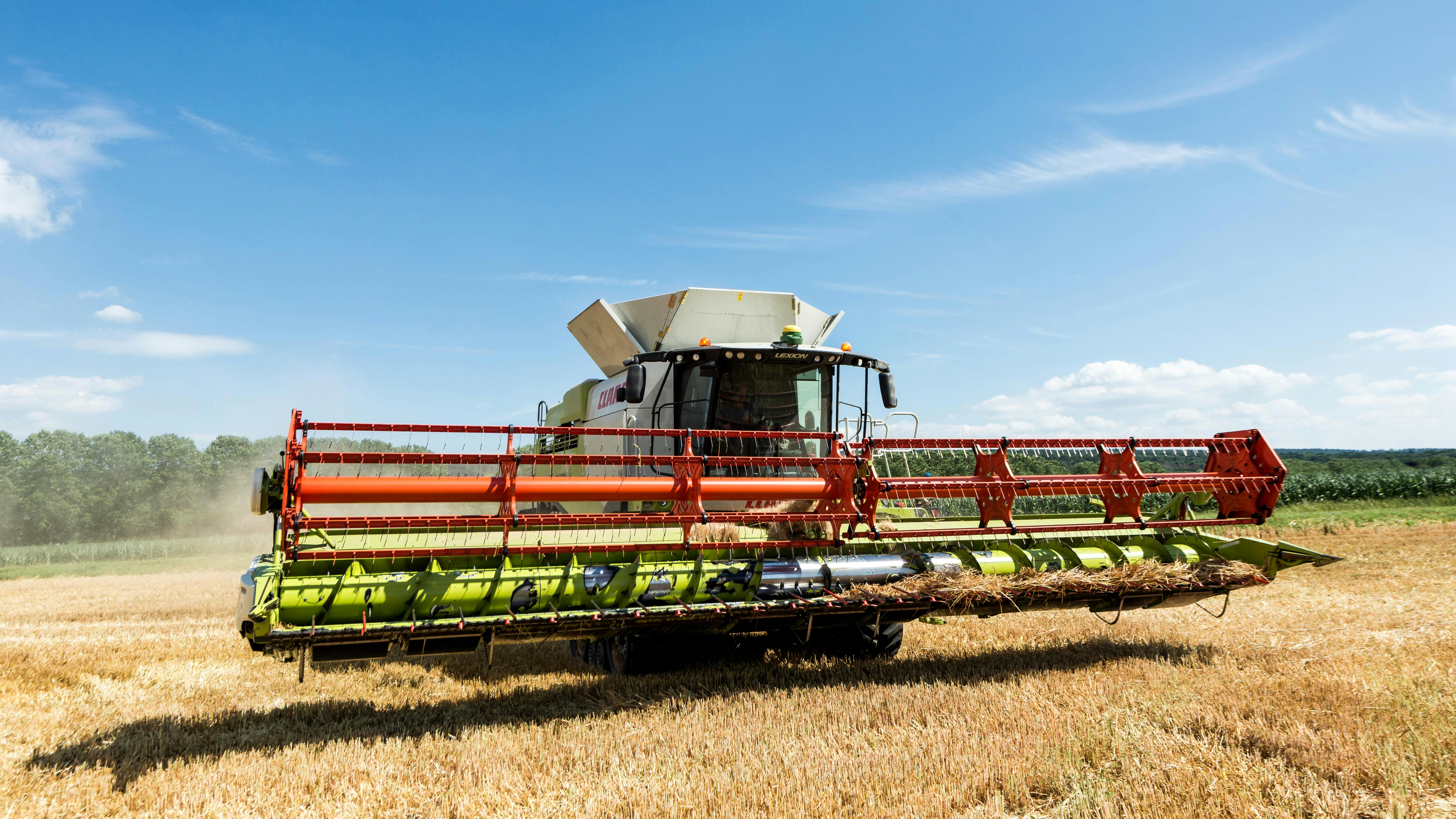 US Farm Equipment Sales Plummet, Signaling Sector Downturn