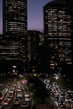 A city street filled with lots of traffic at night