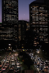 A city street filled with lots of traffic at night