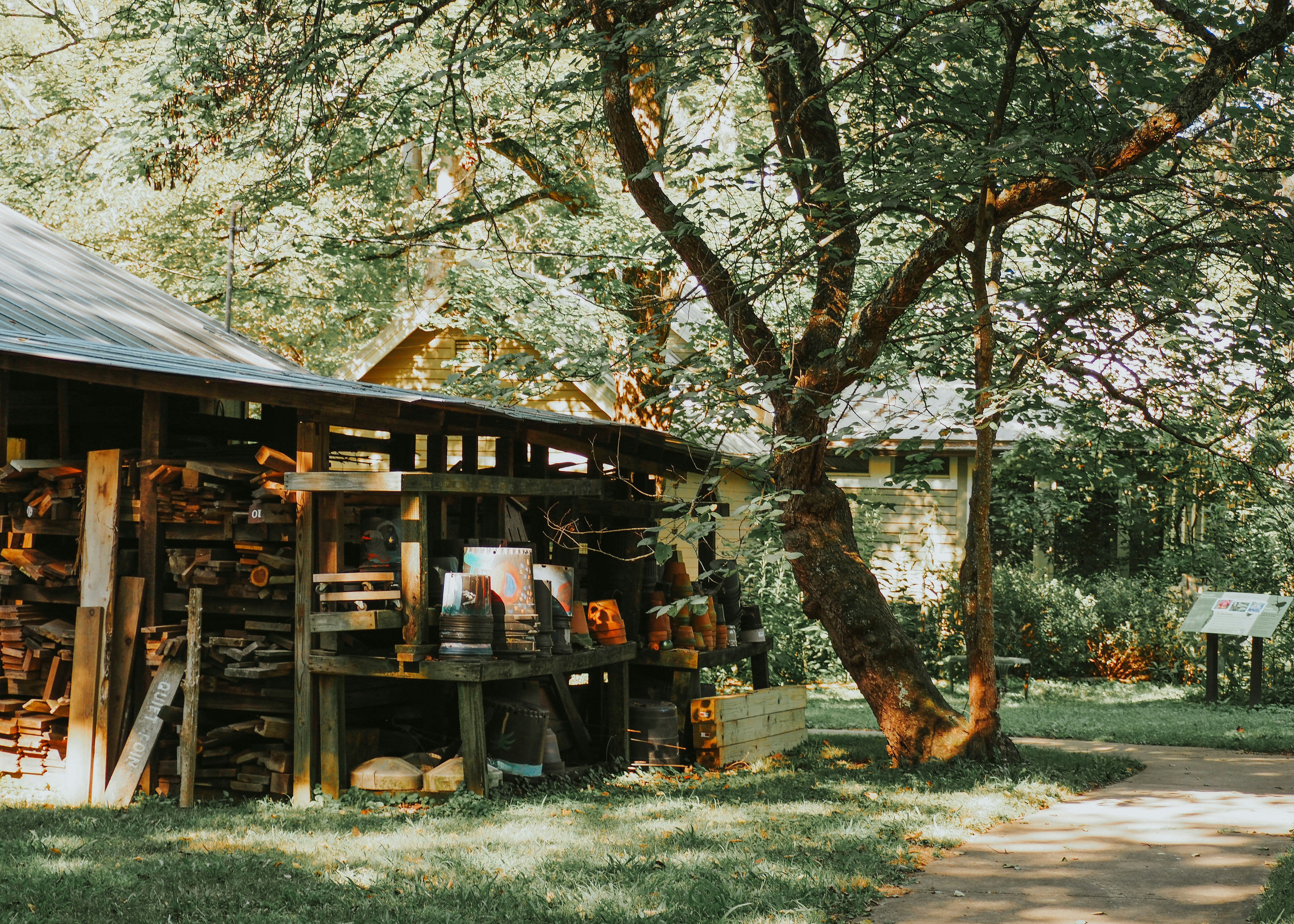 rustic barn wedding, nature, ilustrasi artikel Freshly Wed: Delicious Farm-to-Table Catering Ideas for Your Big Day 6