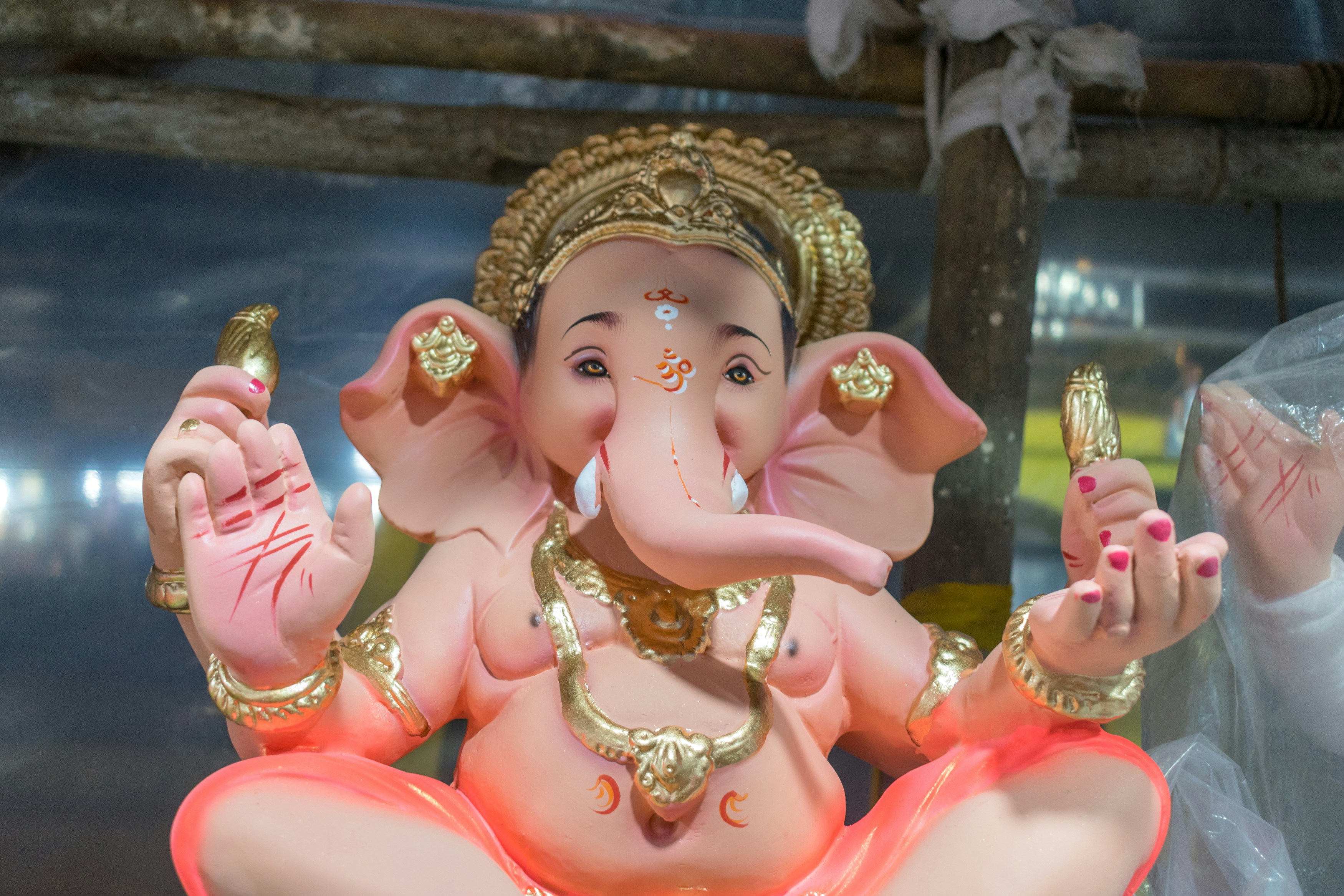 Photo 1723351605753 F72b79dd41d3?ixid=M3w1ODkyNzF8MHwxfHNlYXJjaHw0fHxjZWxlc3RpYWwlMjB3b3Jrc2hvcHxlbnwwfDB8fHwxNzY0NjA4NjcwfDA&ixlib=rb 4.1