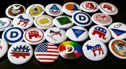 A bunch of buttons that are on a table