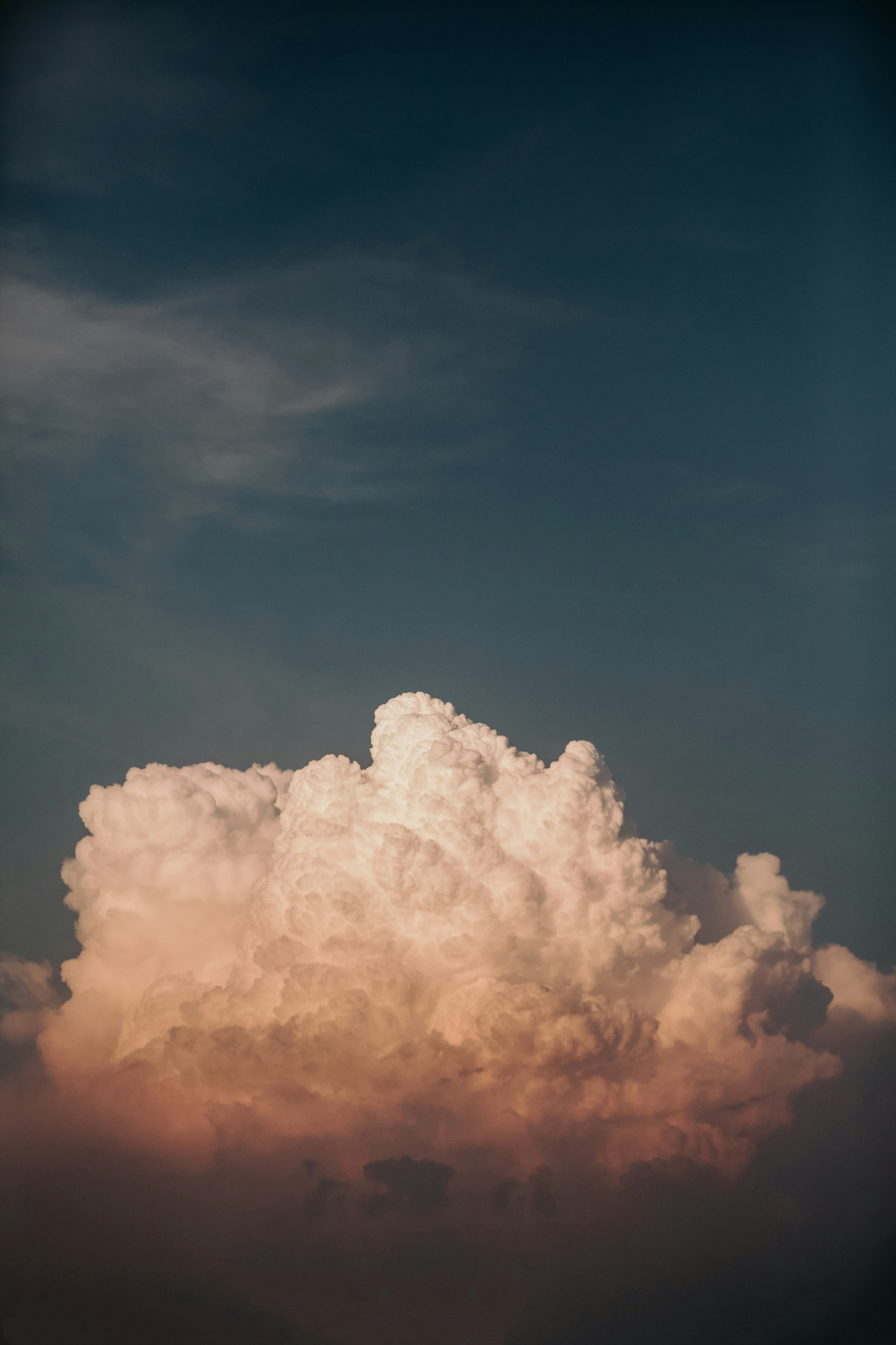 A large cloud in the middle of a blue sky photo – Free India Image on ...