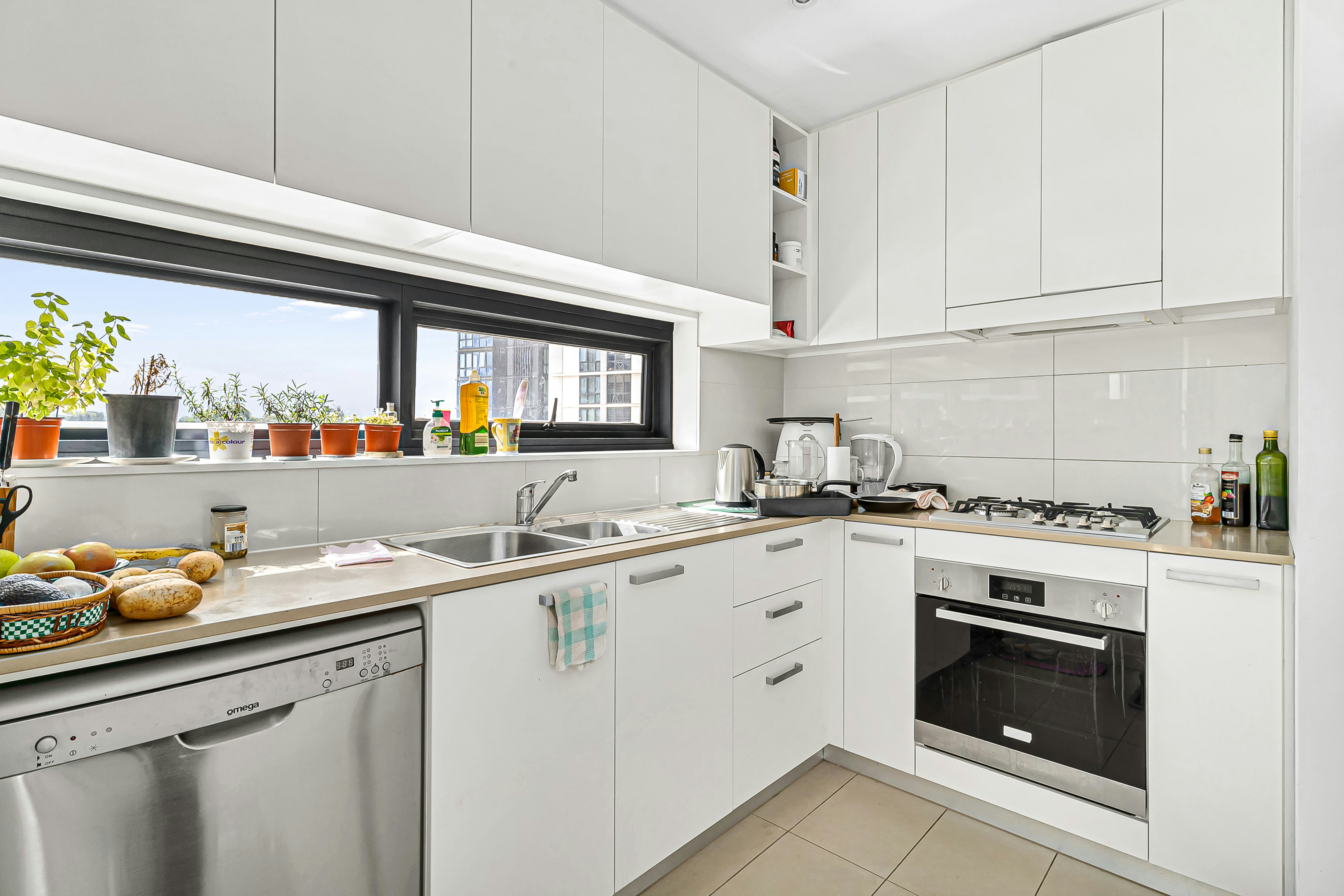 Fully equipped, modern kitchen with stainless steel appliances in a furnished apartment - Furnished rentals Michigan