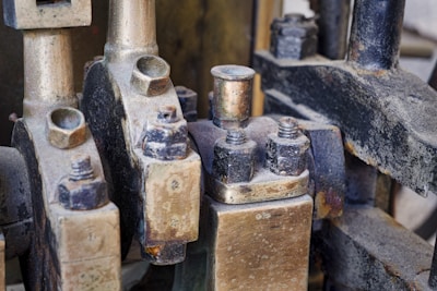 A close up of a bunch of metal objects