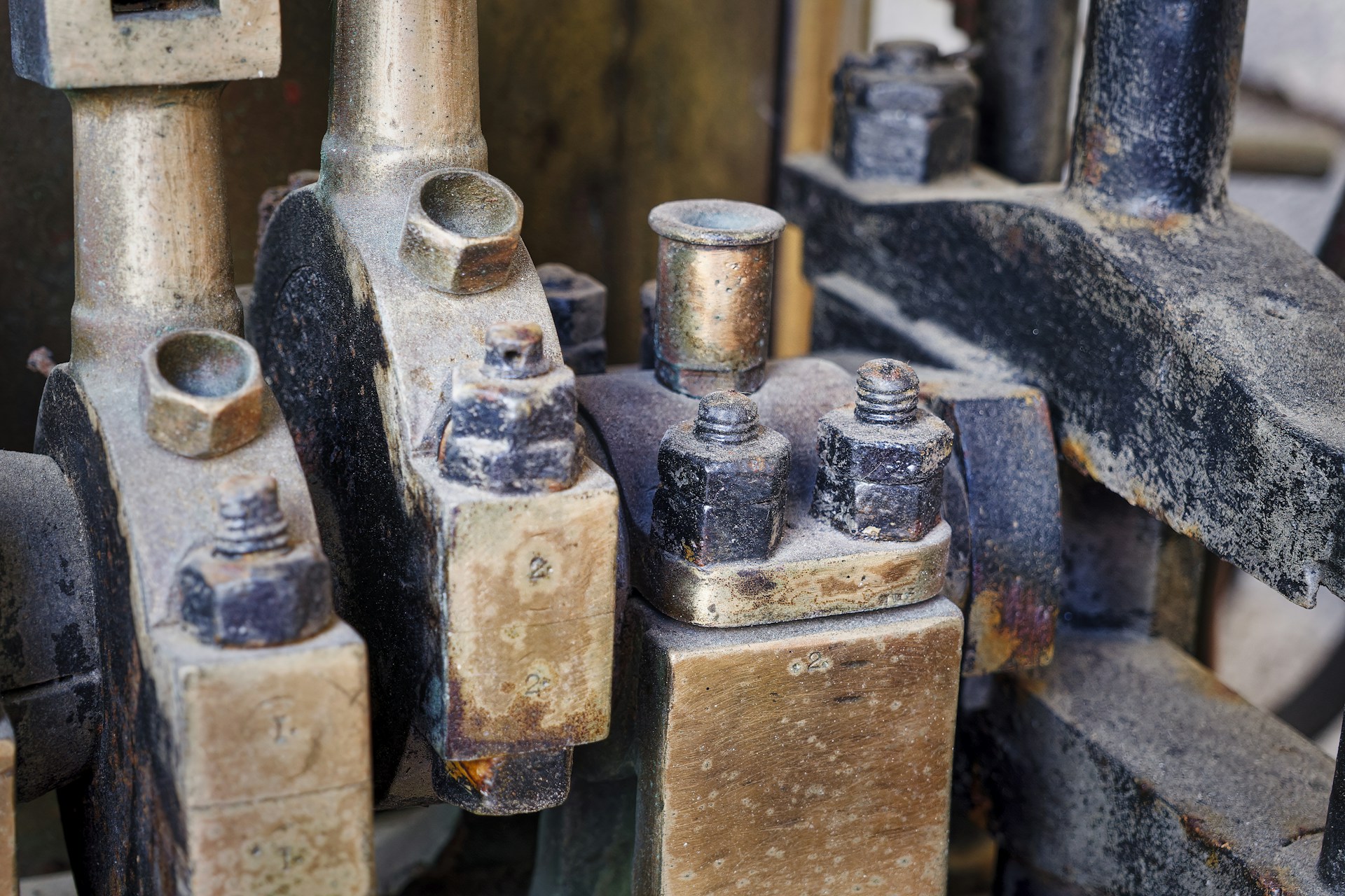 A close up of a bunch of metal objects