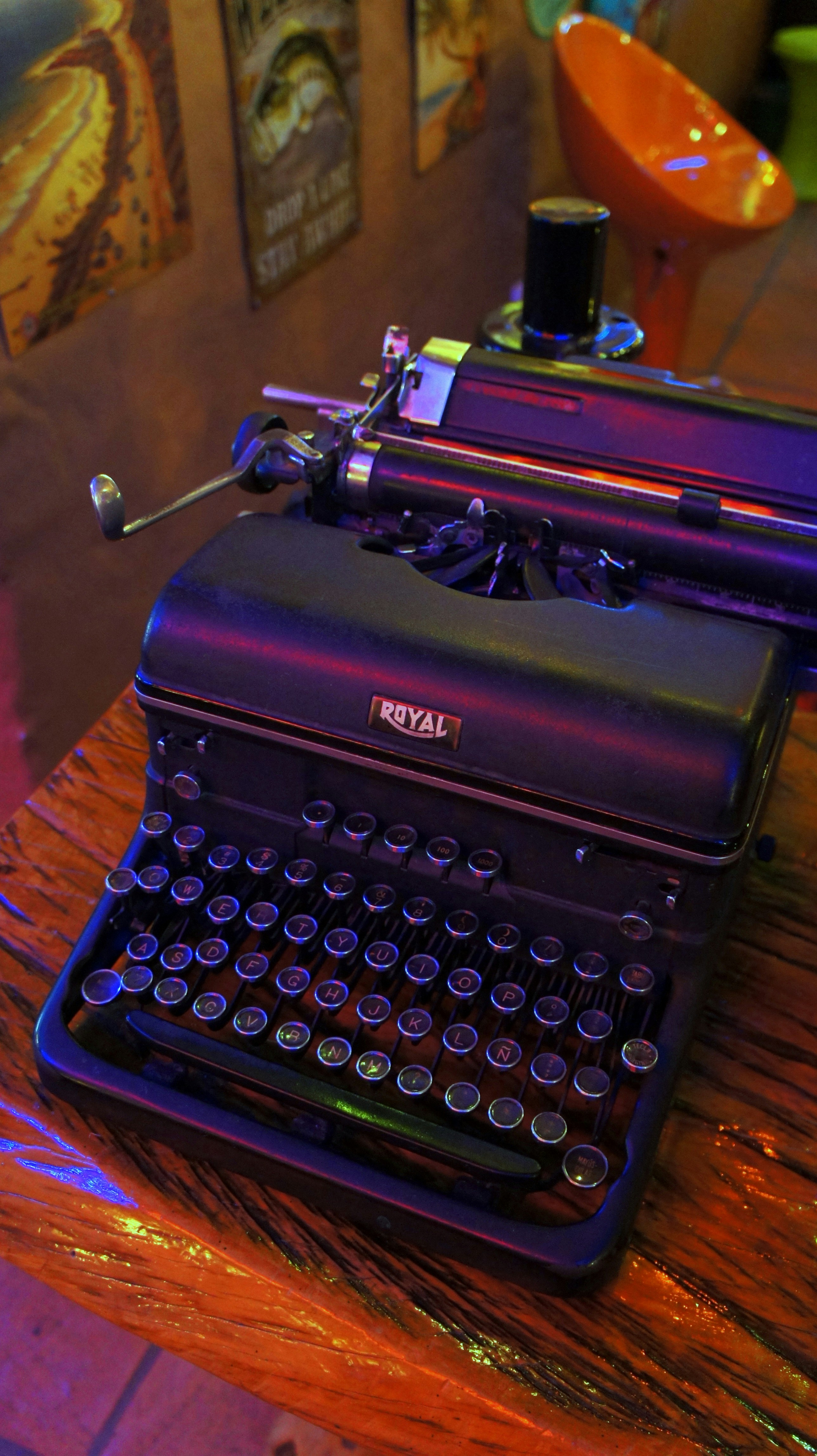 An old fashioned typewriter sitting on a wooden table