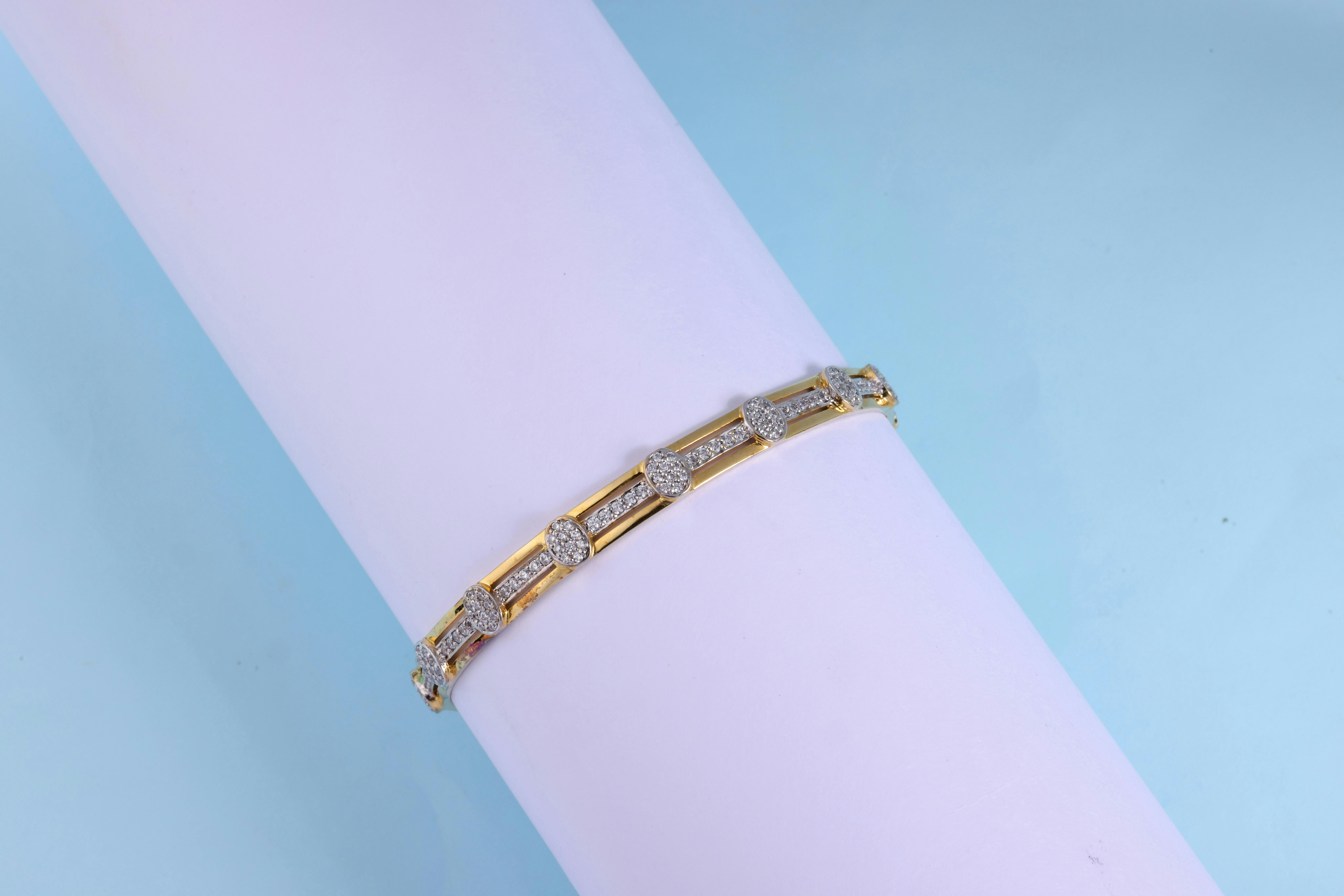 Timeless elegance, wrapped around your finger