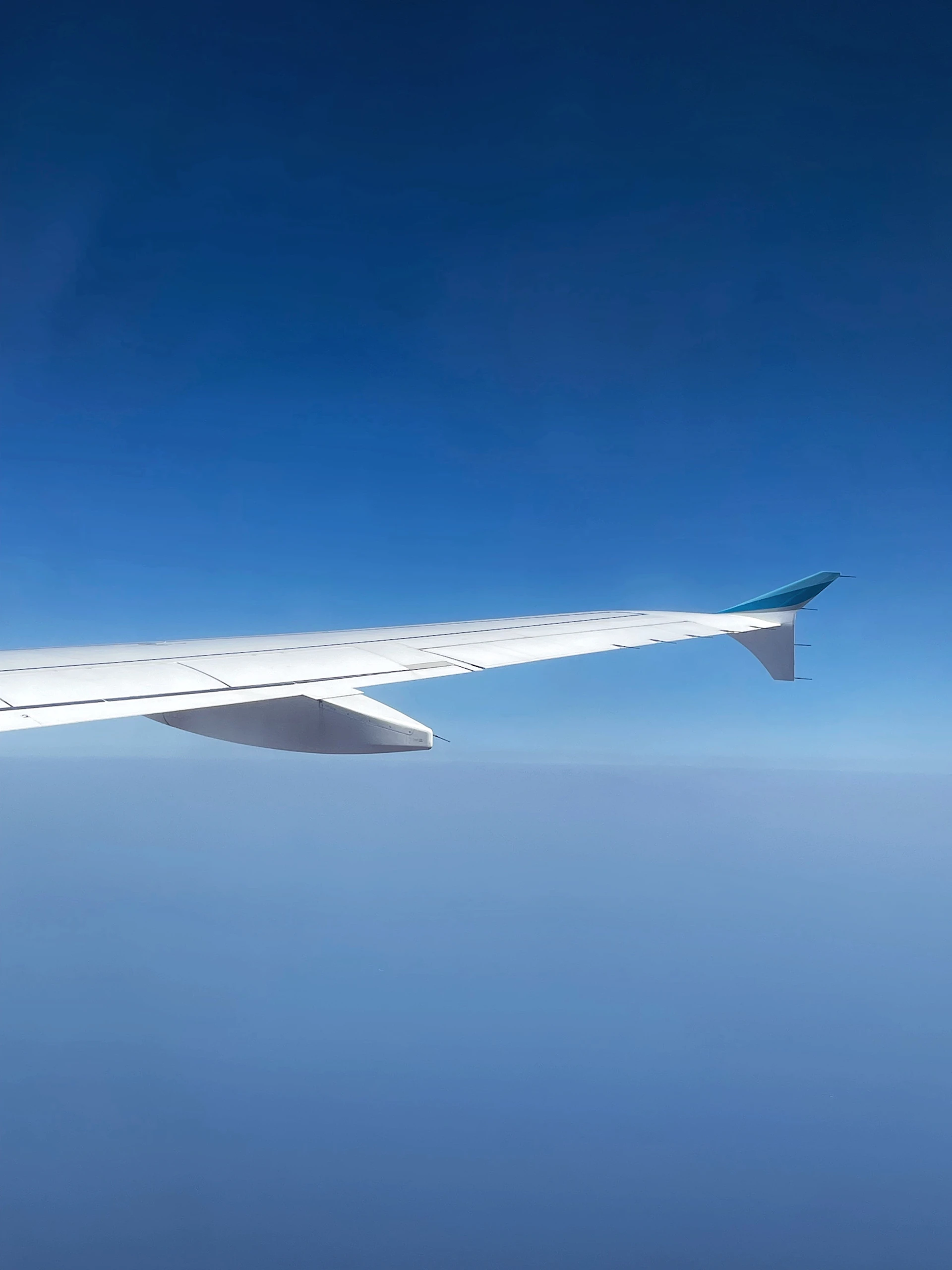 A view of the wing of an airplane in the sky