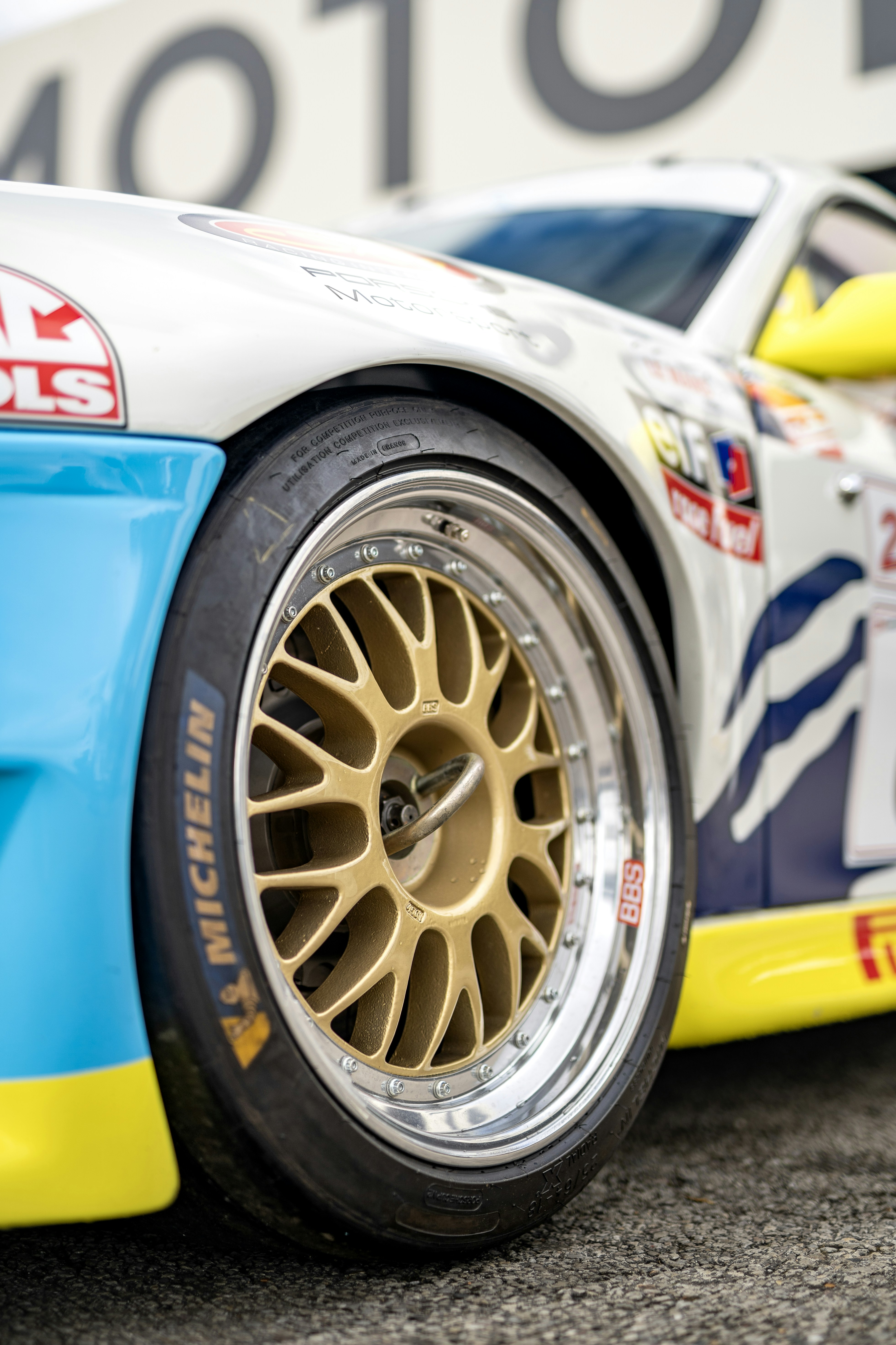 A close up of a racing car on a race track photo – Free 911 Image on ...