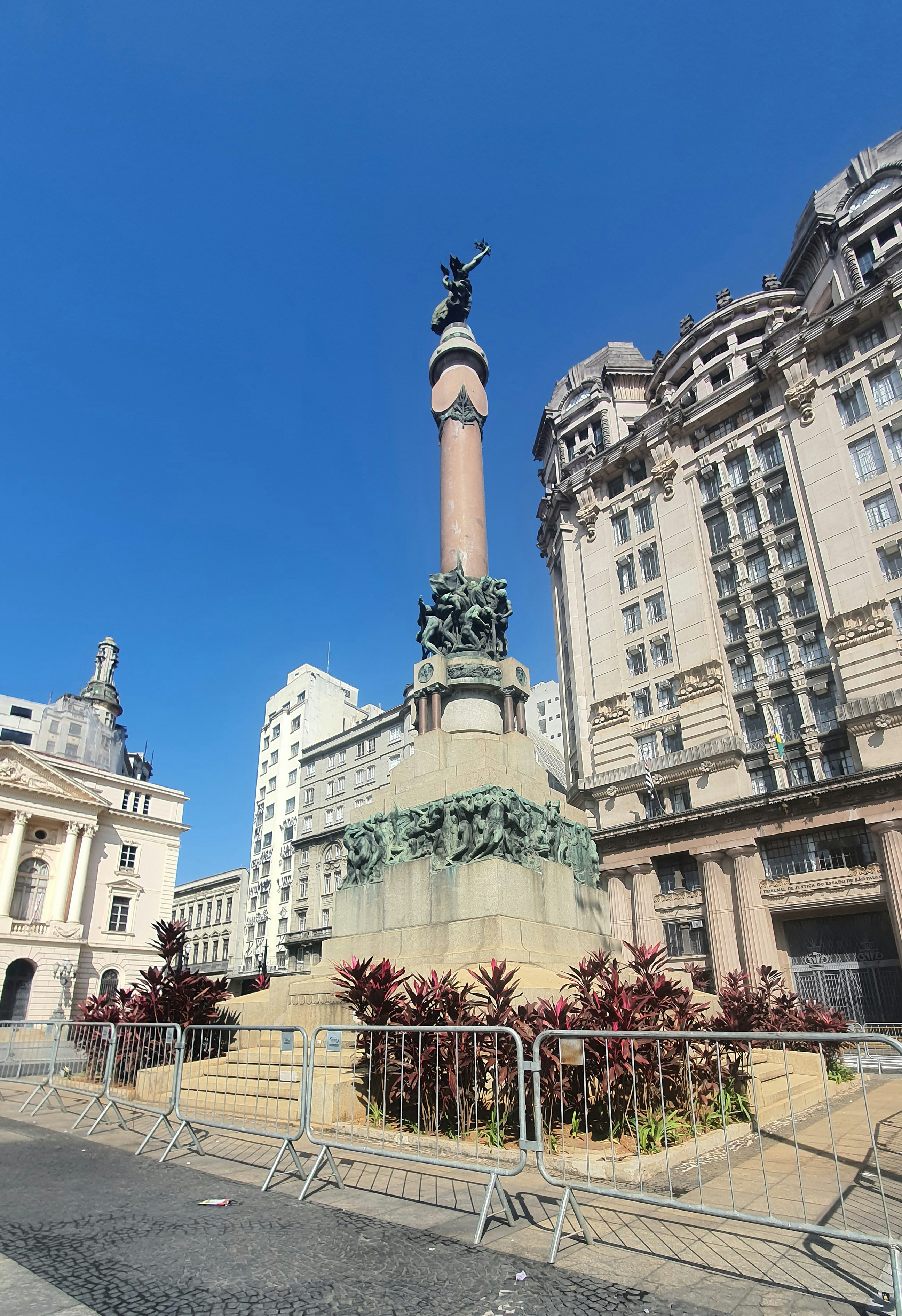 A statue in the middle of a city square